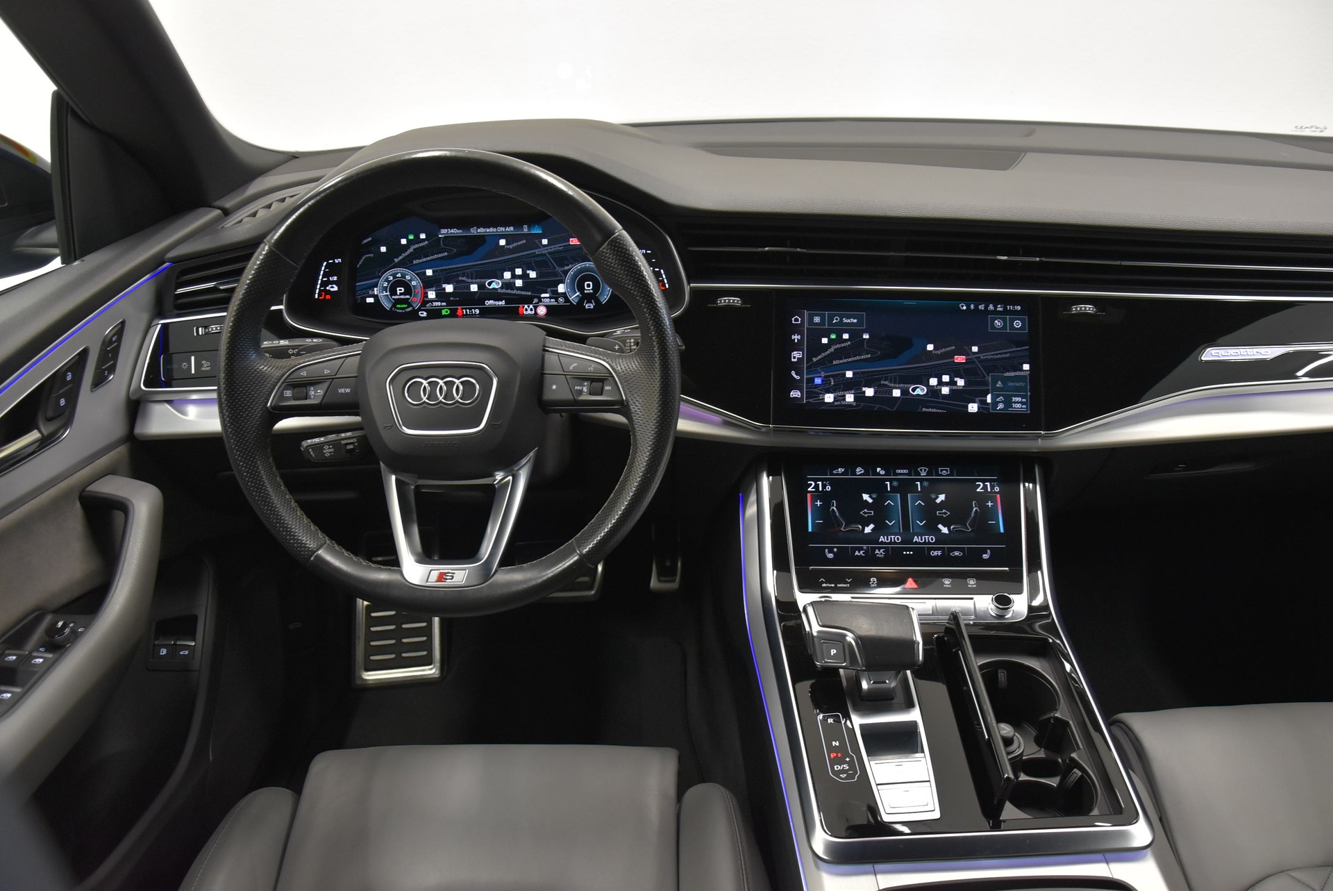 AUDI Q8 60 TFSI e quattro PHEV tiptronic-image-4