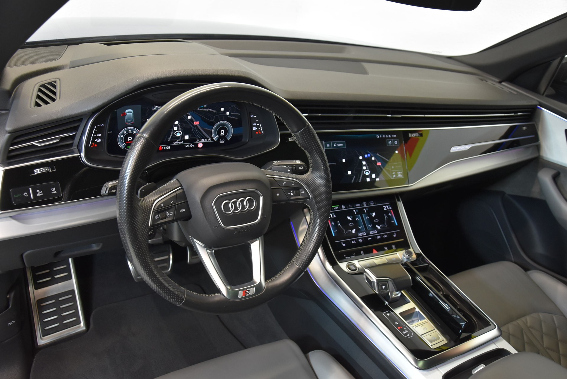AUDI Q8 60 TFSI e quattro PHEV tiptronic-image-5