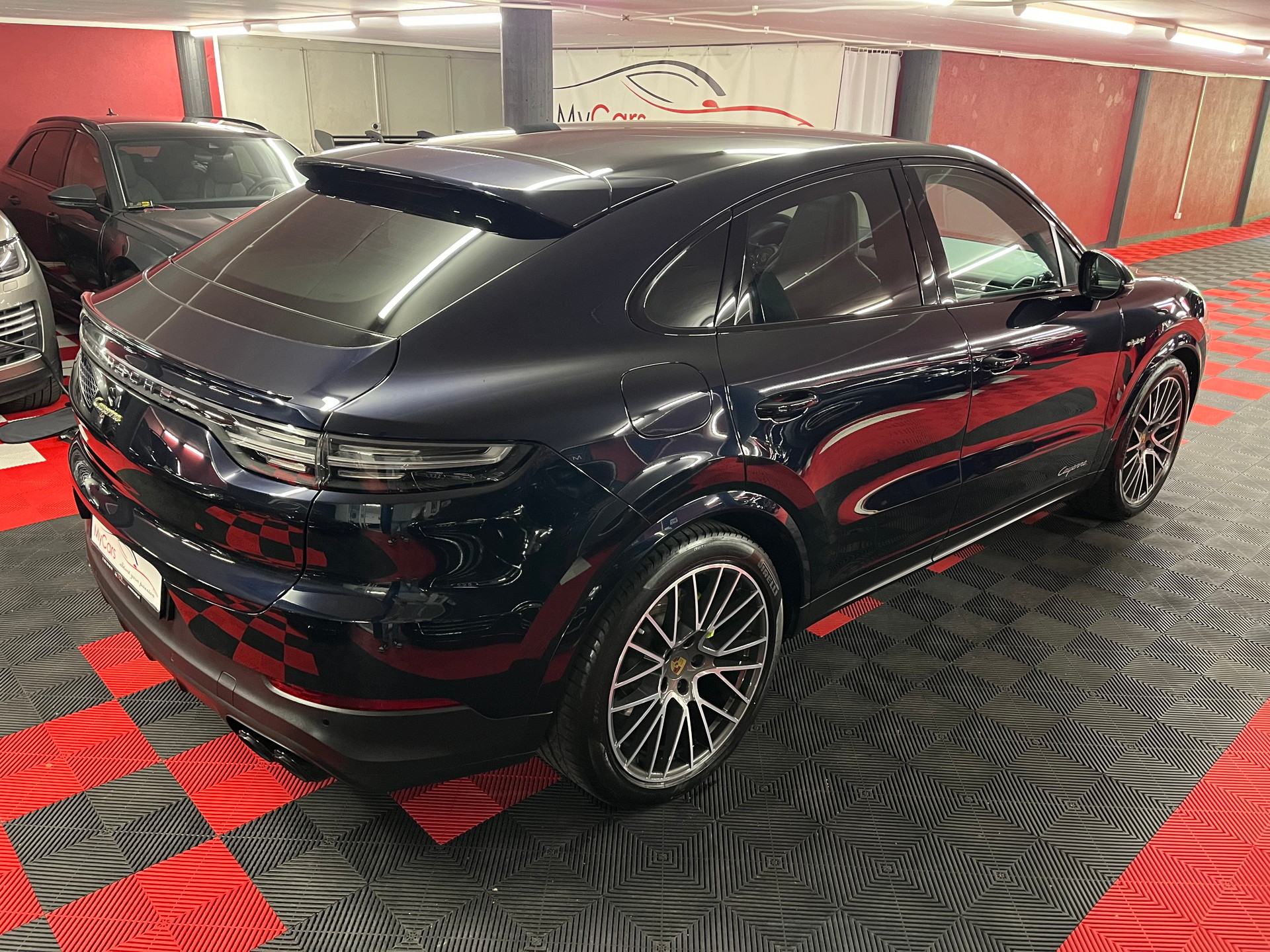 PORSCHE Cayenne Coupé E-Hybrid-image-5