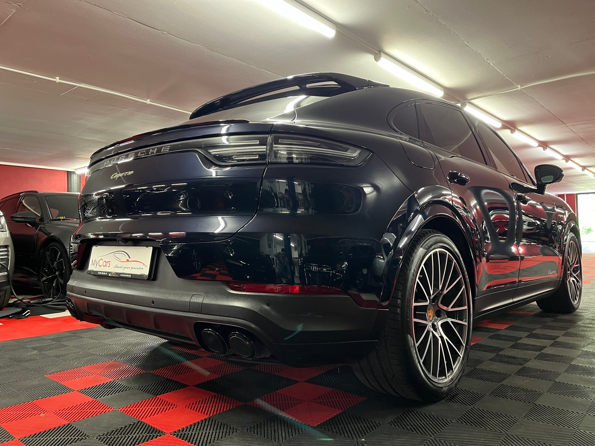 PORSCHE Cayenne Coupé E-Hybrid-image-6