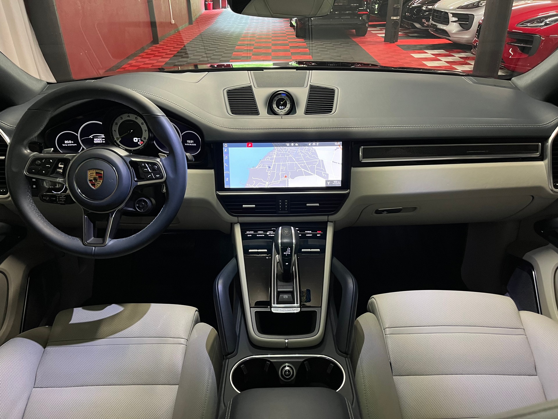 PORSCHE Cayenne Coupé E-Hybrid-image-14