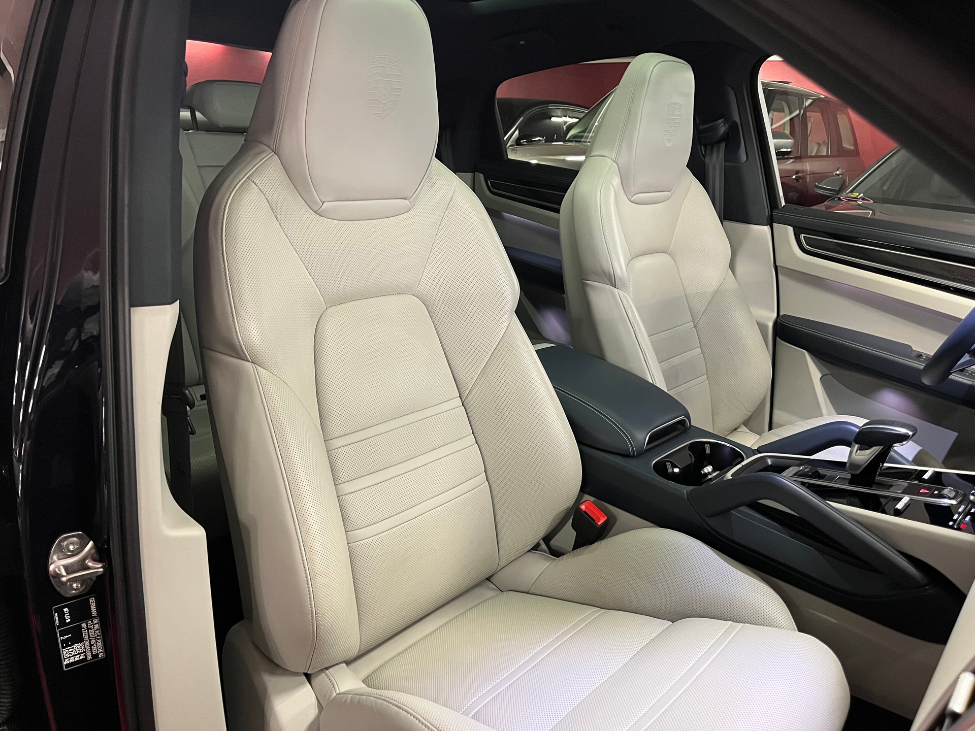 PORSCHE Cayenne Coupé E-Hybrid-image-15