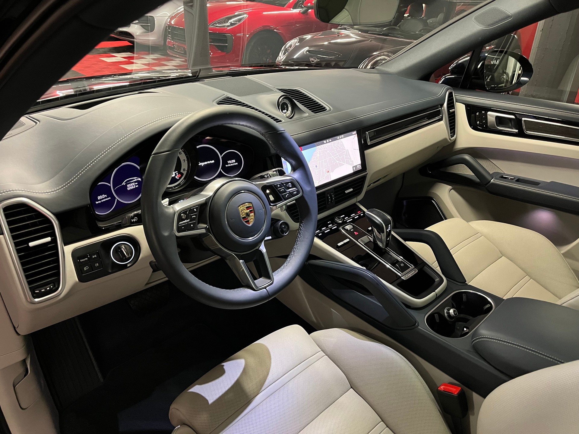 PORSCHE Cayenne Coupé E-Hybrid-image-11