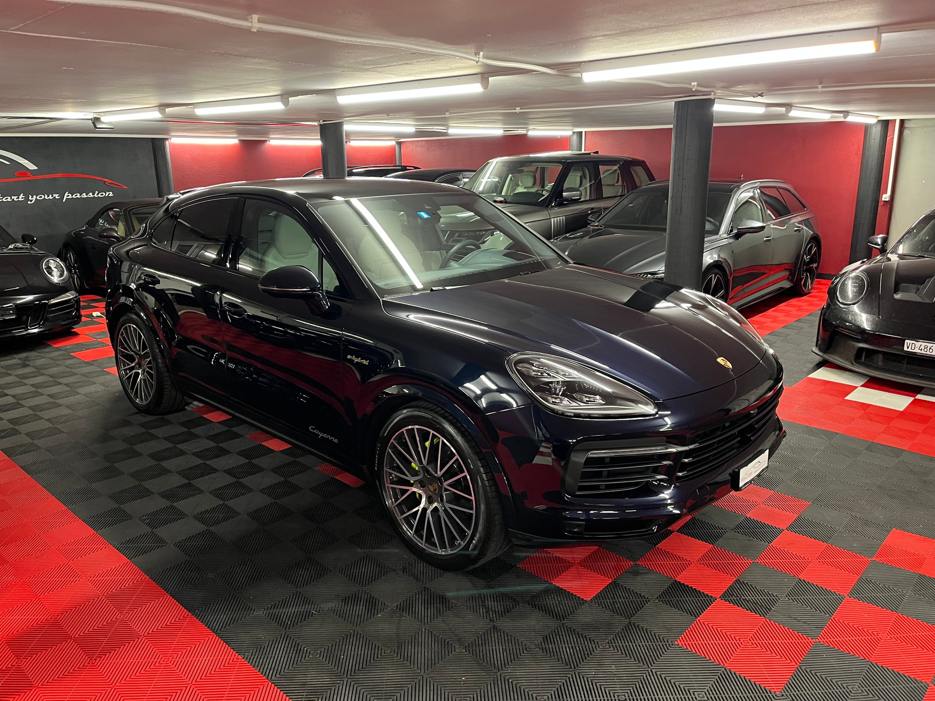 PORSCHE Cayenne Coupé E-Hybrid-image-4