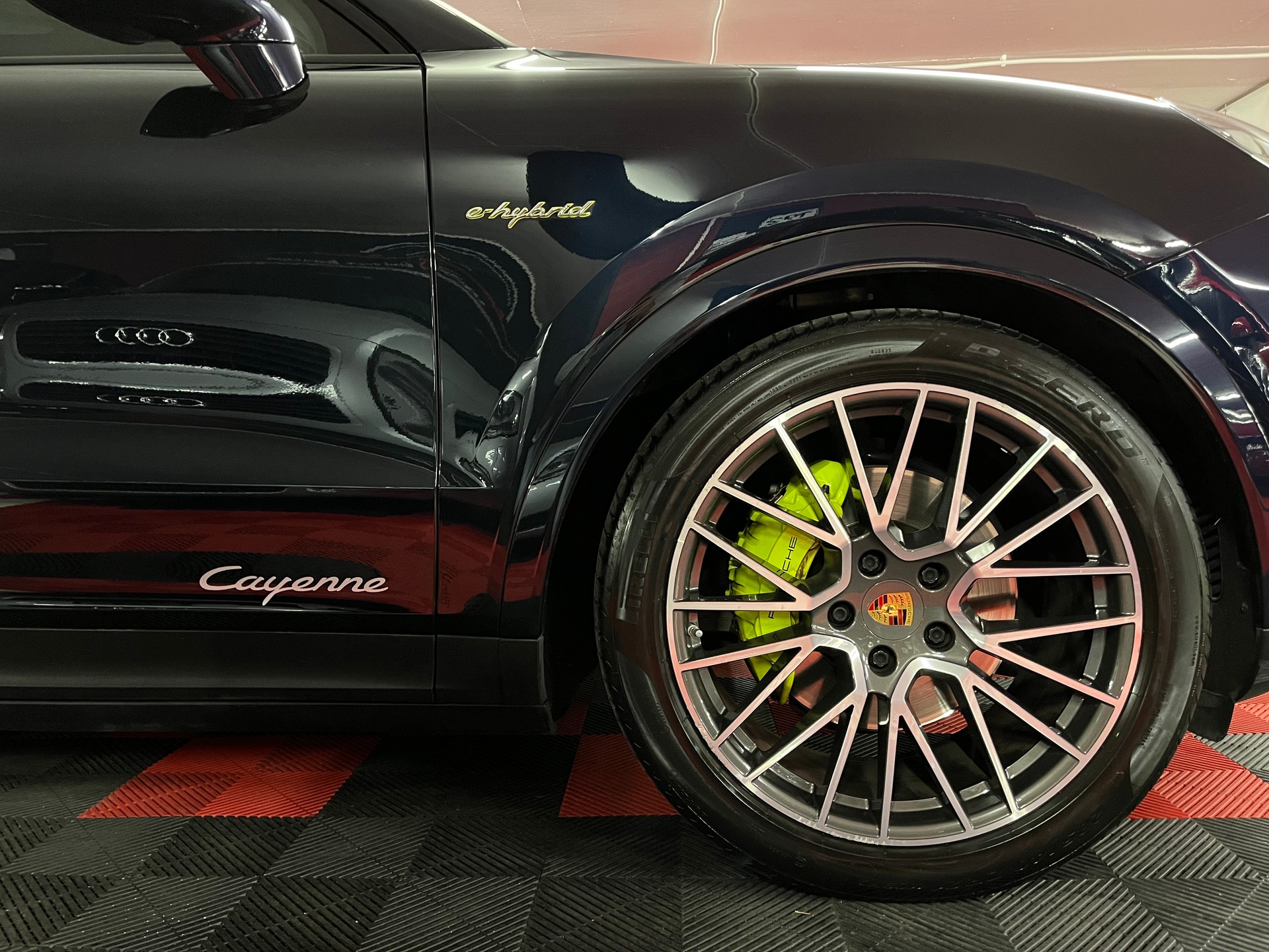 PORSCHE Cayenne Coupé E-Hybrid-image-3