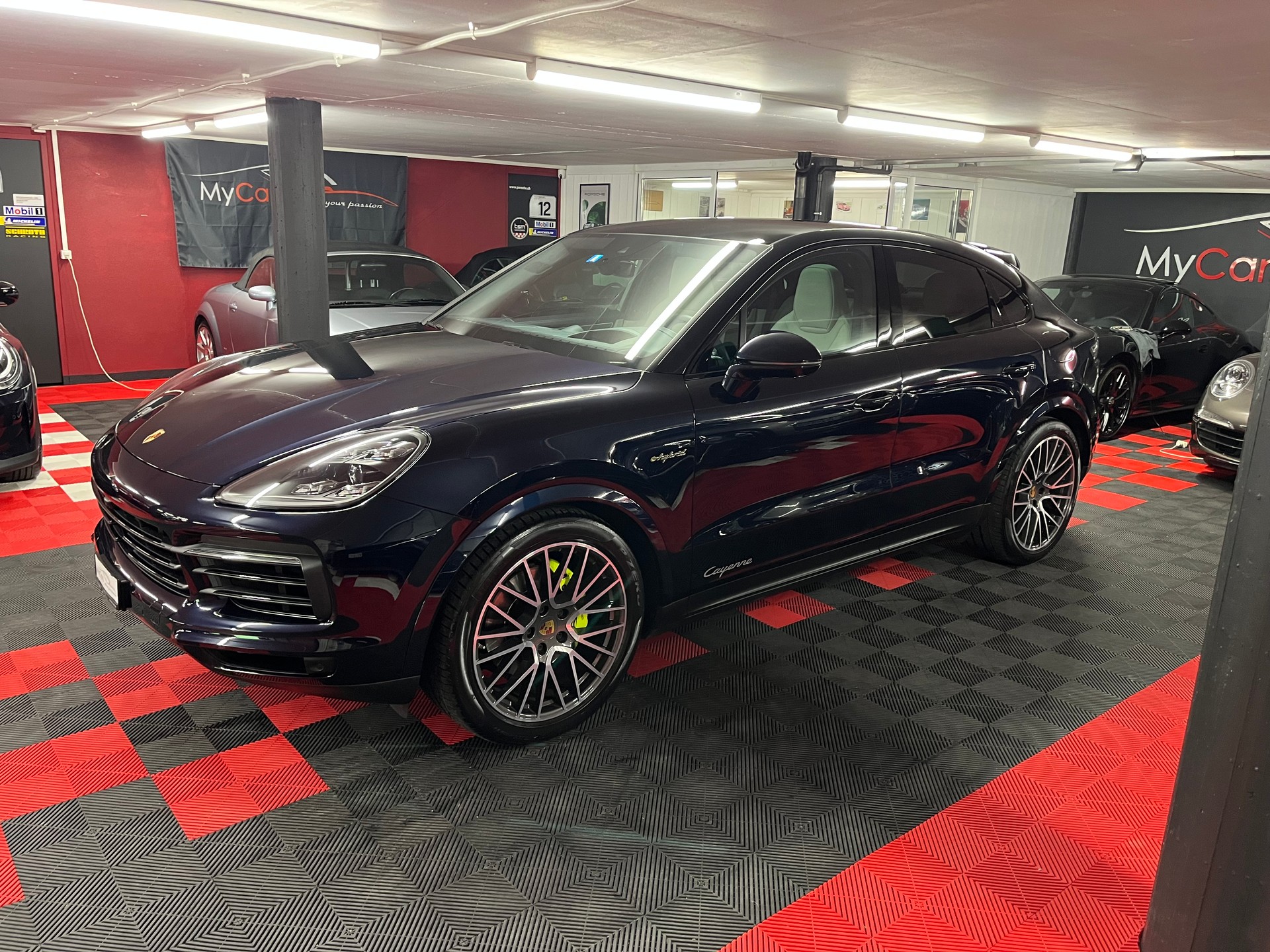 PORSCHE Cayenne Coupé E-Hybrid-image-10