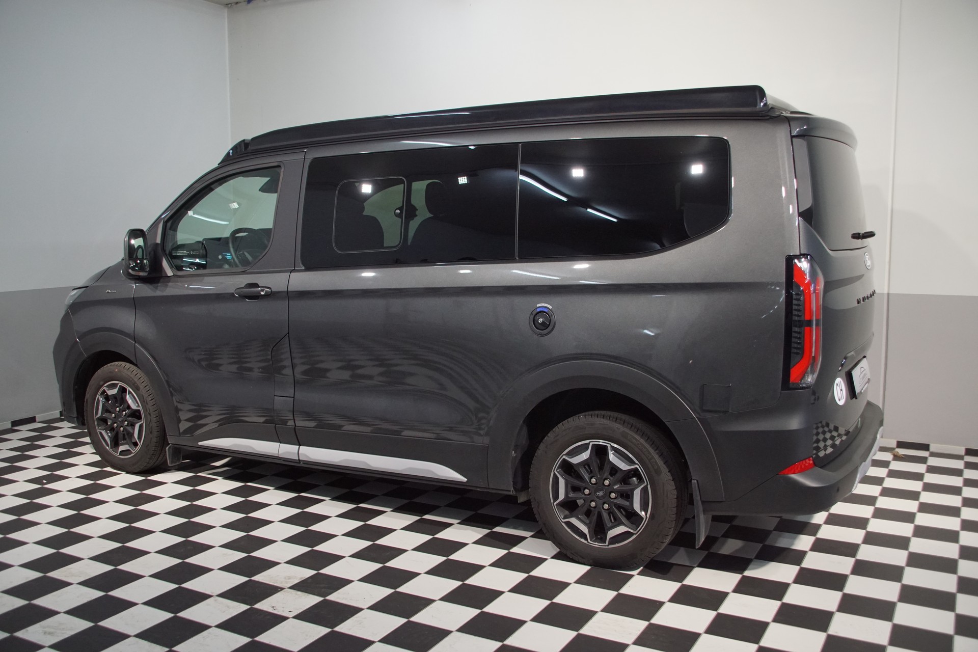FORD Nugget Active L1 320-image-7