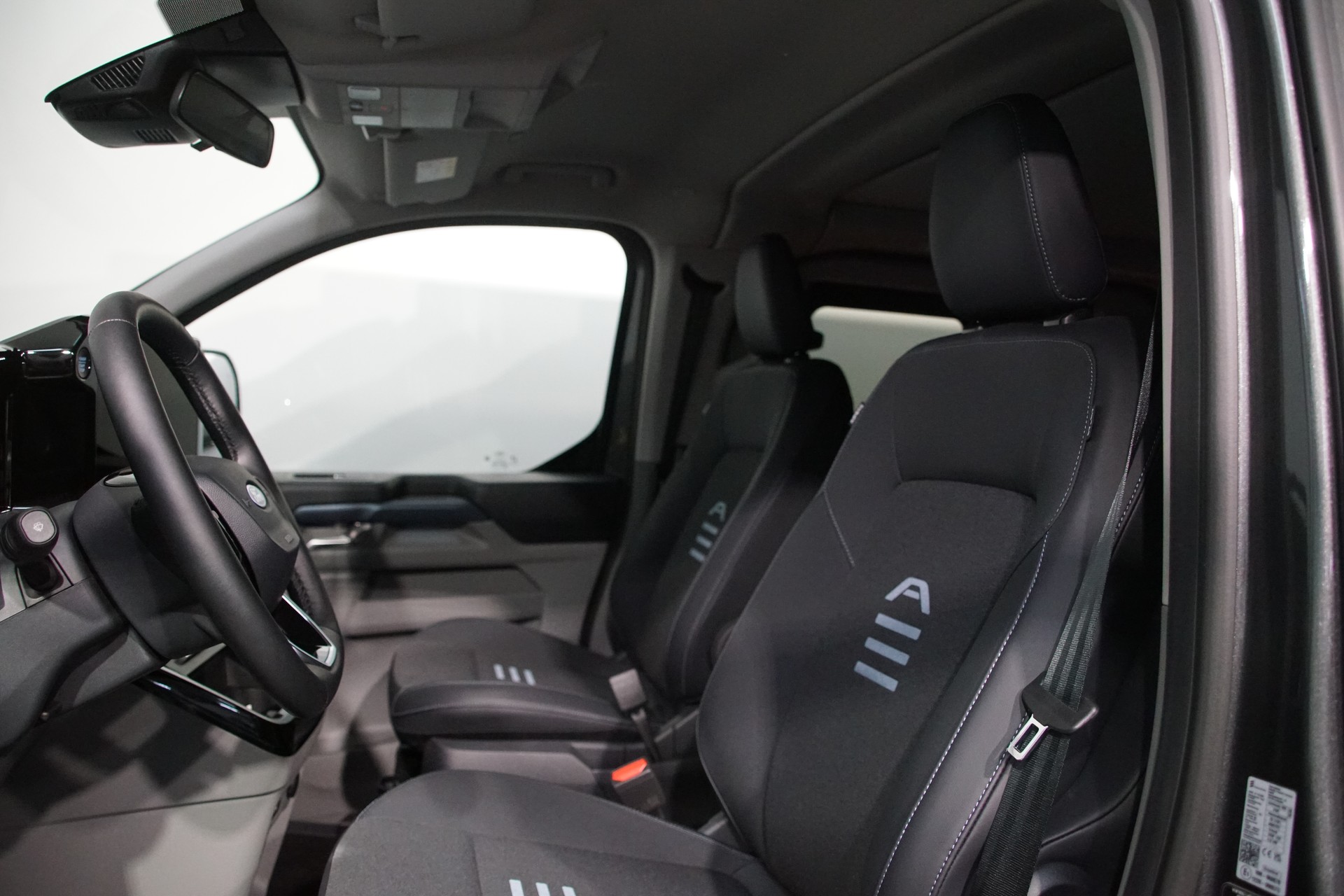 FORD Nugget Active L1 320-image-13