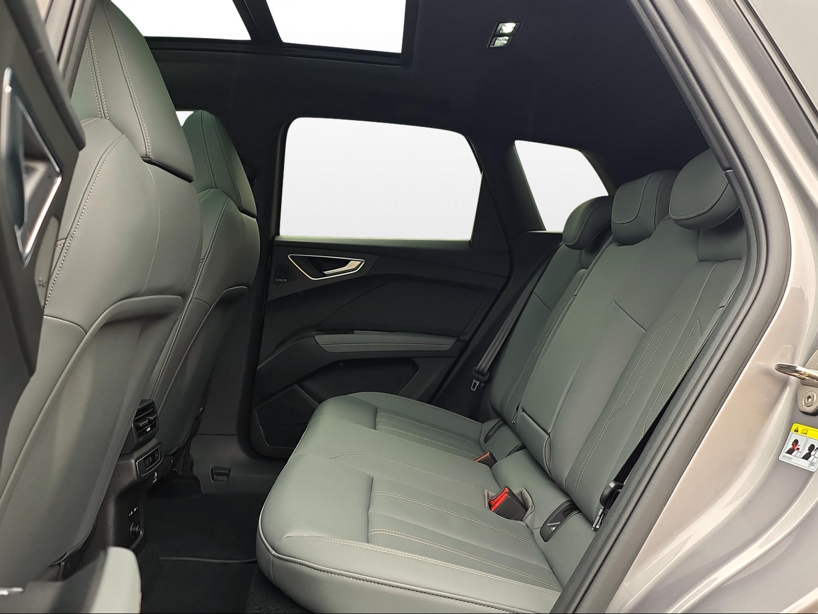 AUDI Q4 e-tron 50 quattro-image-10