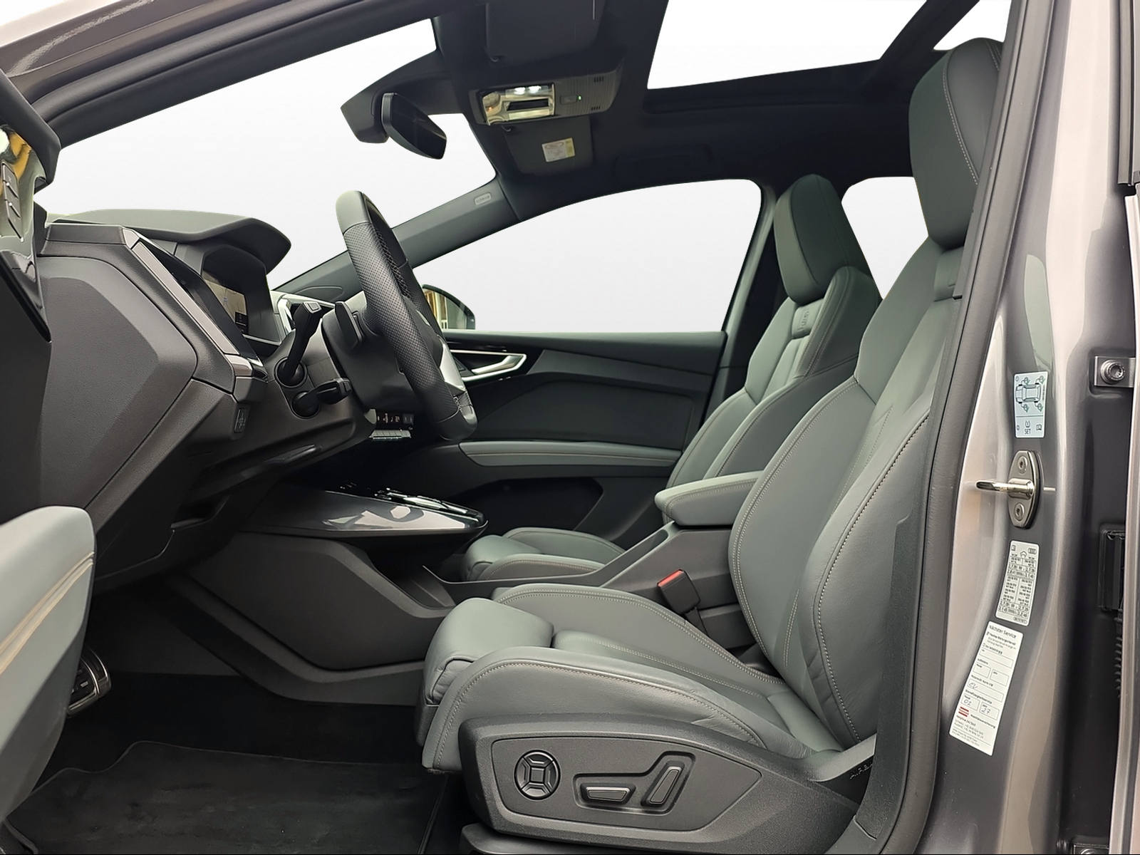 AUDI Q4 e-tron 50 quattro-image-6