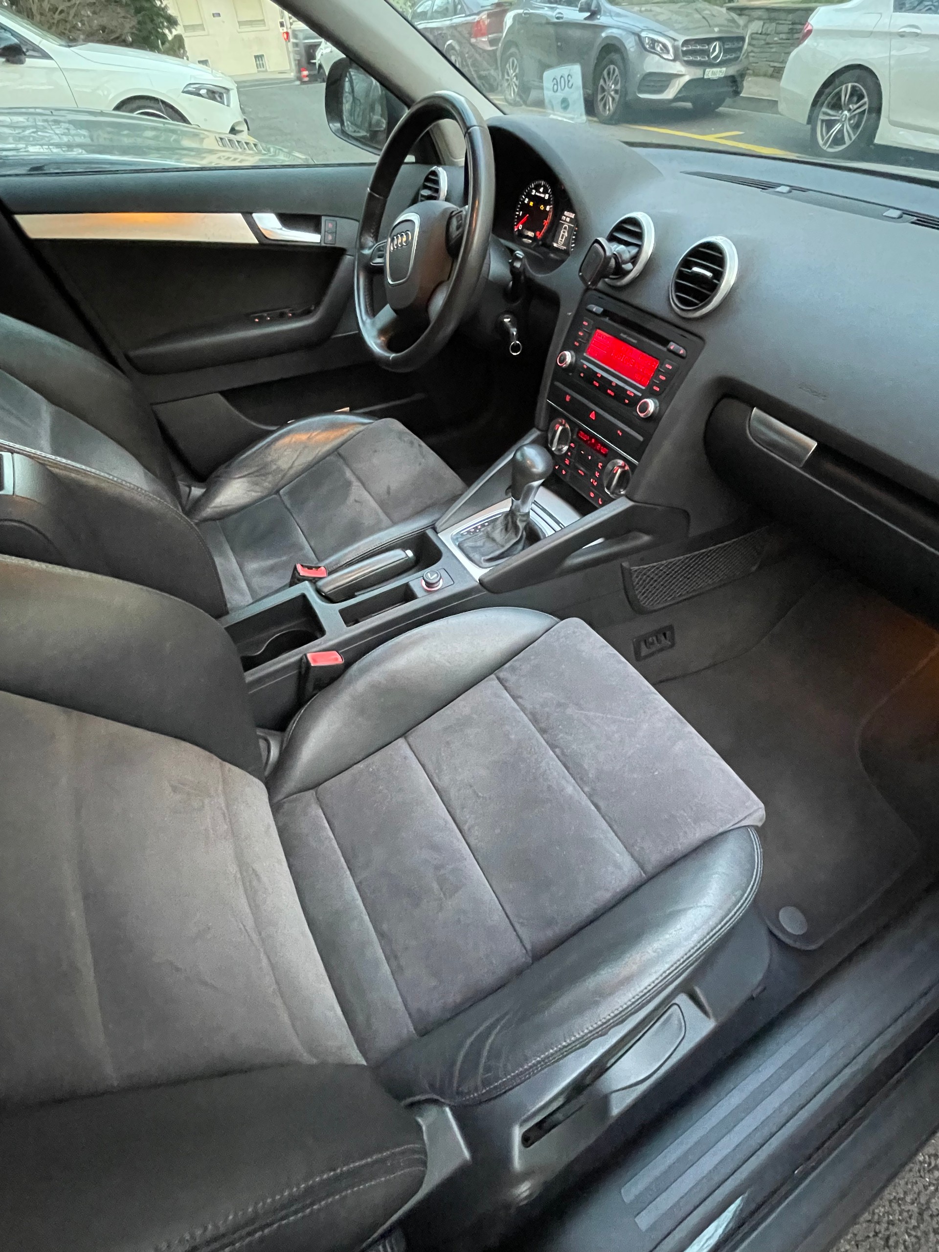 AUDI 1.8 16V T FSI Attraction S-Tr-image-4