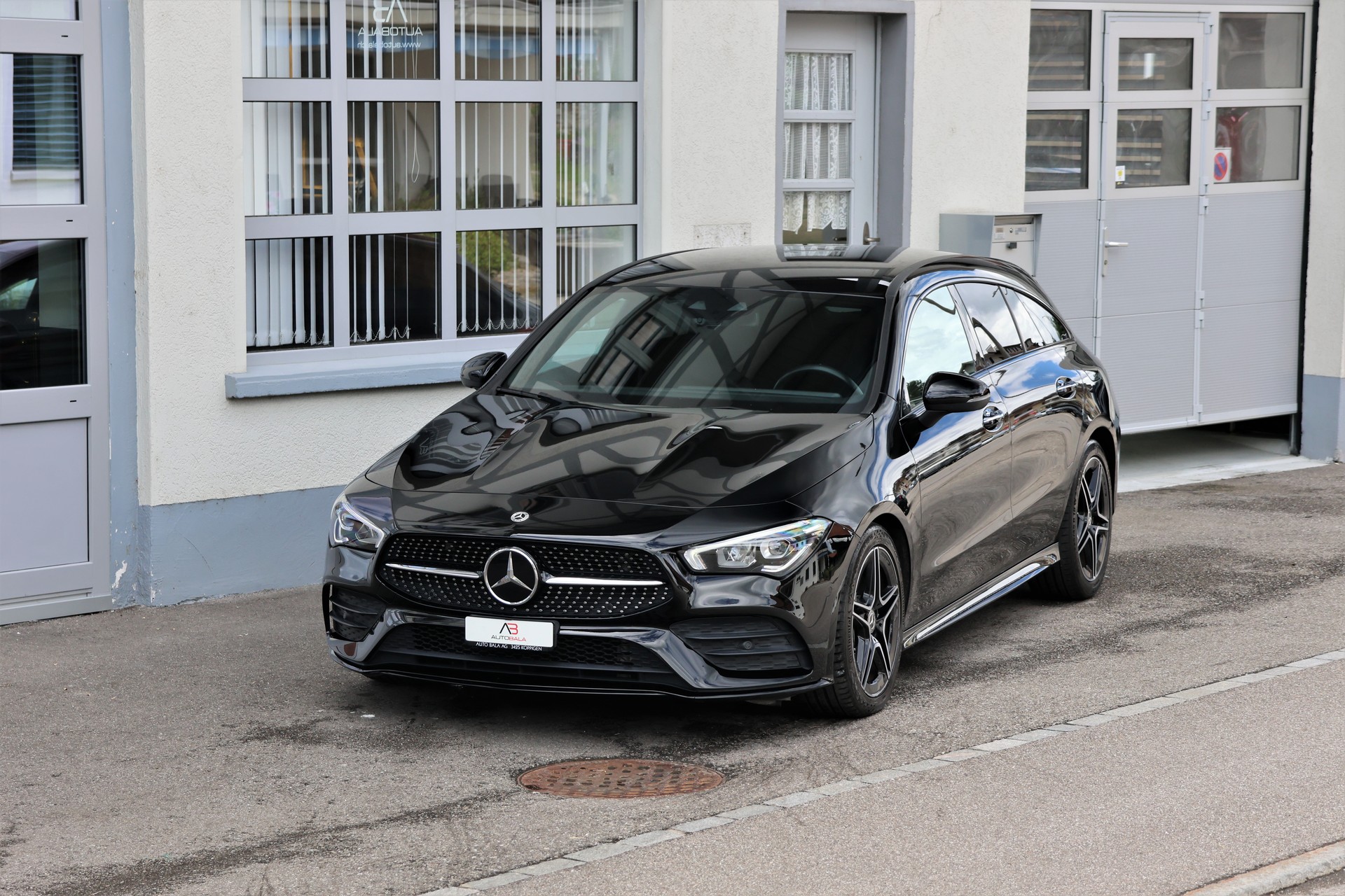 MERCEDES-BENZ CLA Shooting Brake 220 d 4Matic AMG Line (CH)-image-0