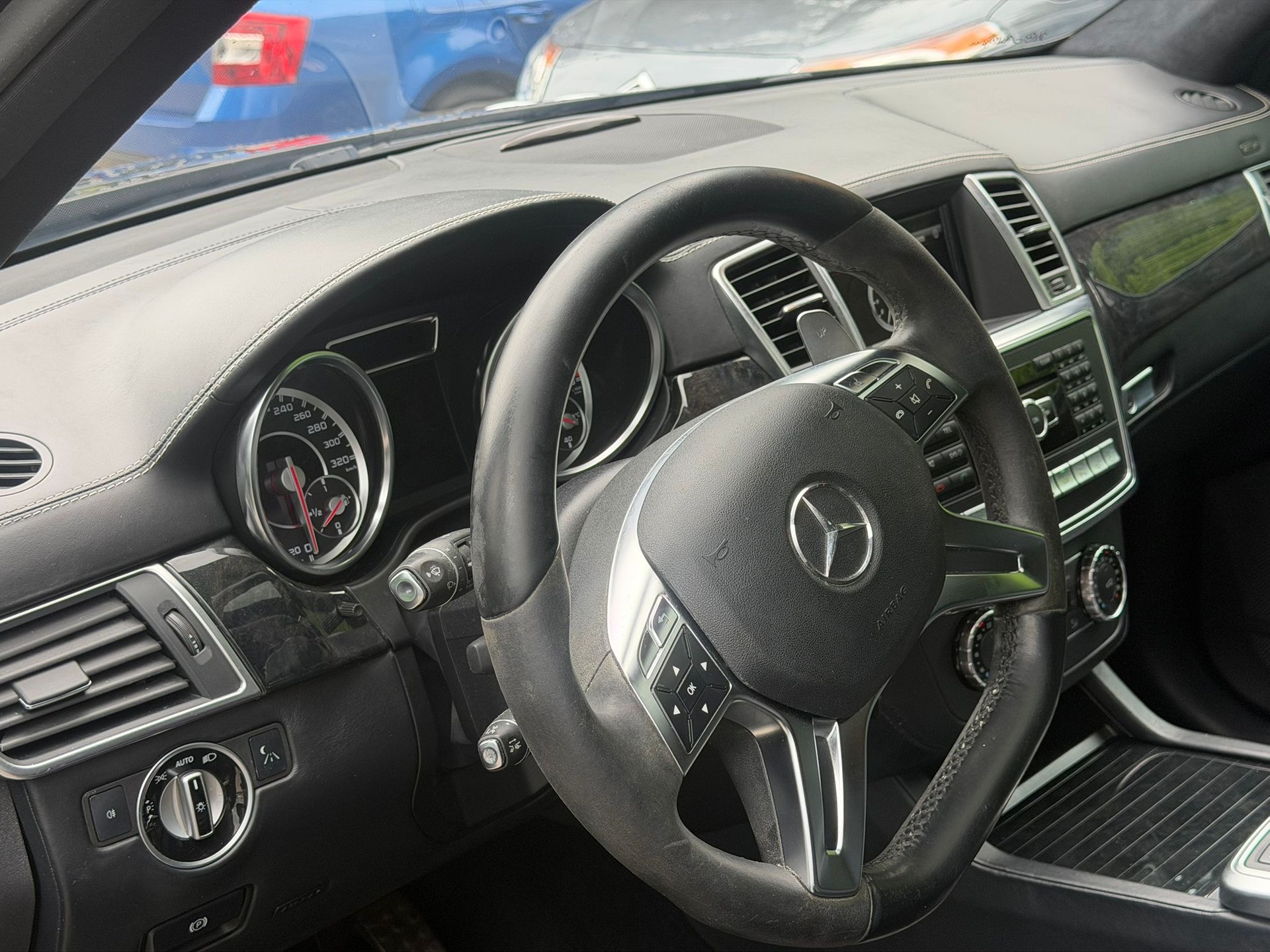MERCEDES-BENZ ML 63 AMG Executive 4Matic Speedshift-image-5