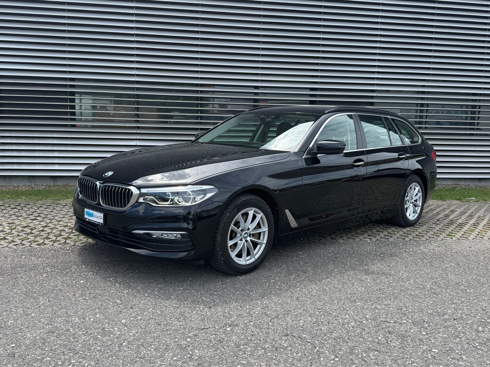BMW 530d xDrive Touring Steptronic-image-4