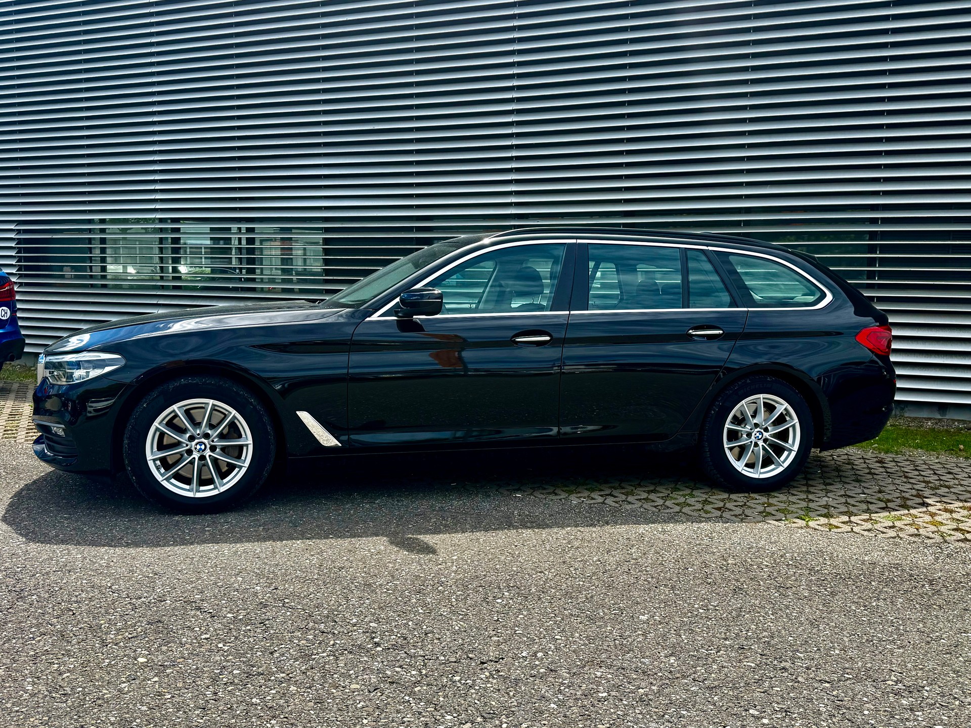 BMW 530d xDrive Touring Steptronic-image-2