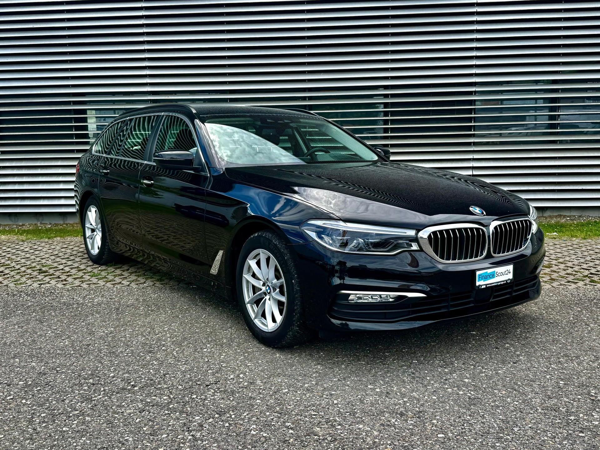 BMW 530d xDrive Touring Steptronic-image-13