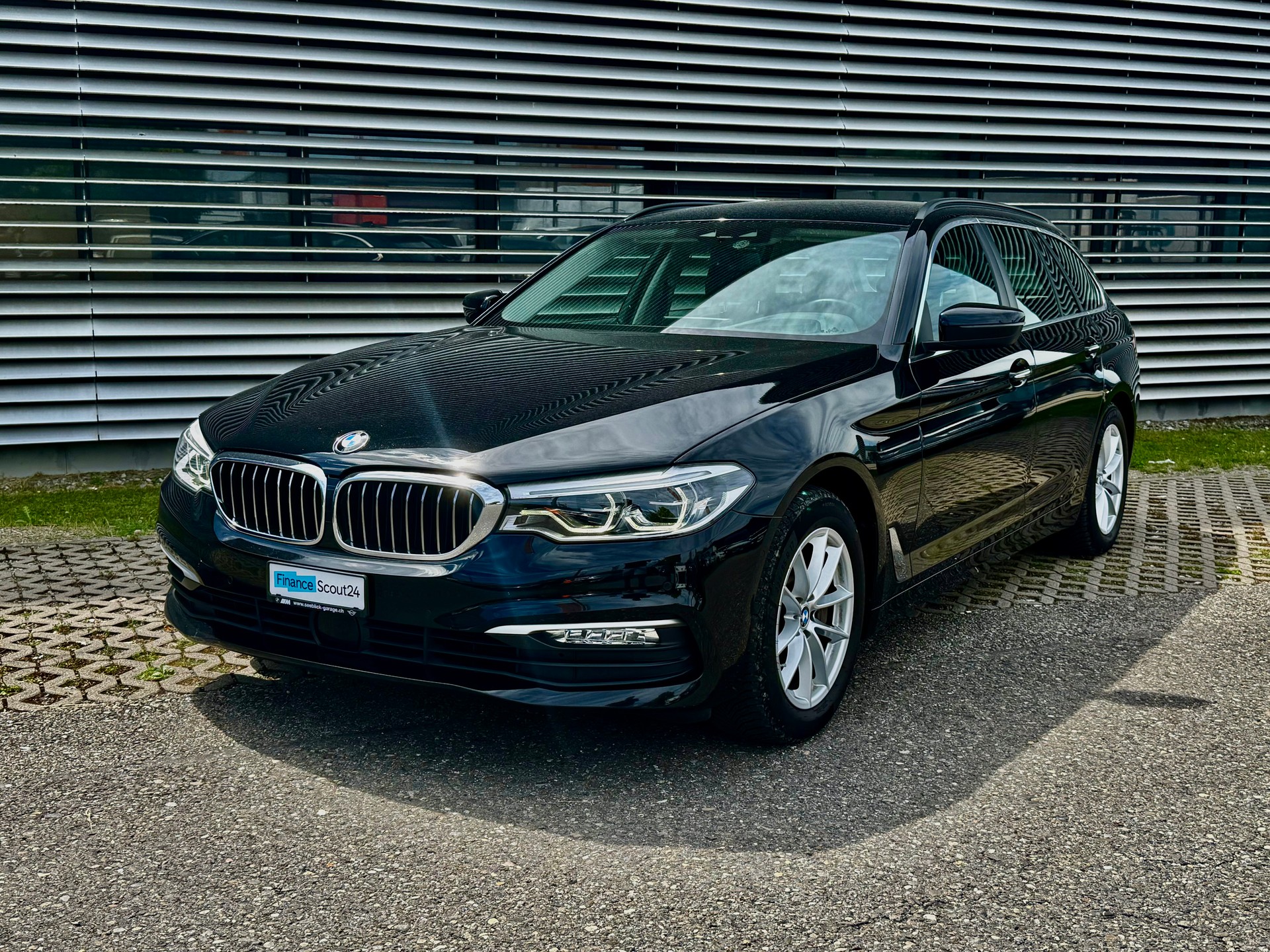 BMW 530d xDrive Touring Steptronic-image-0