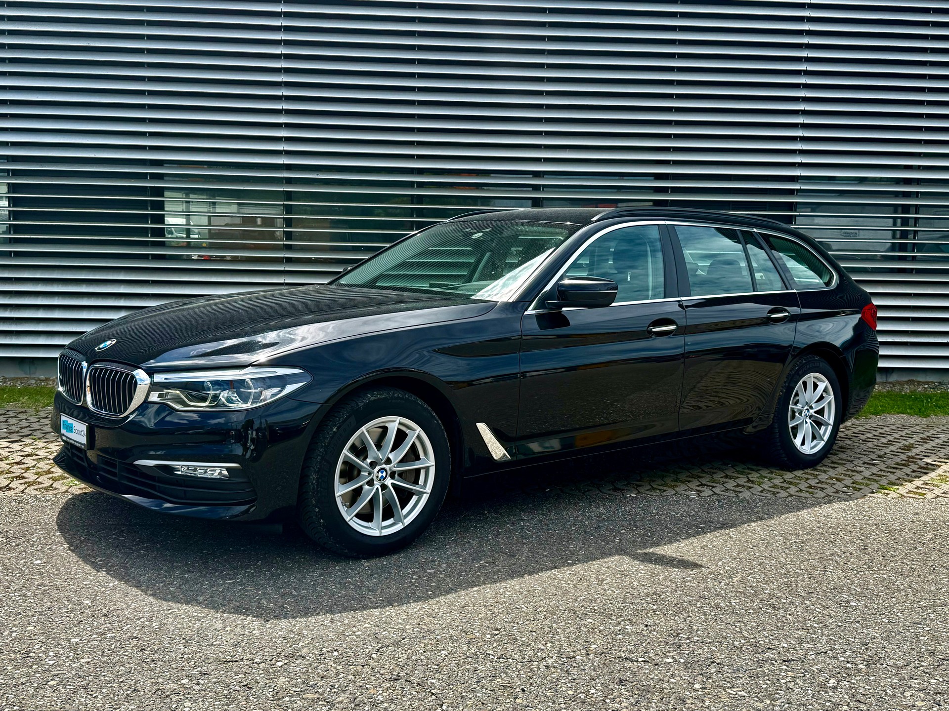 BMW 530d xDrive Touring Steptronic-image-1