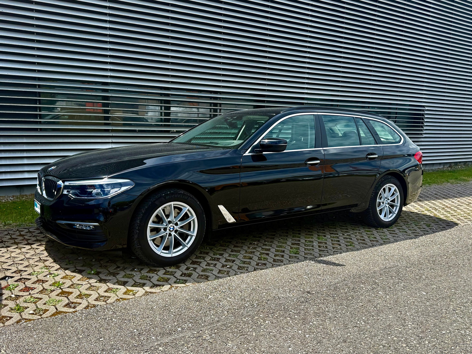 BMW 530d xDrive Touring Steptronic-image-8