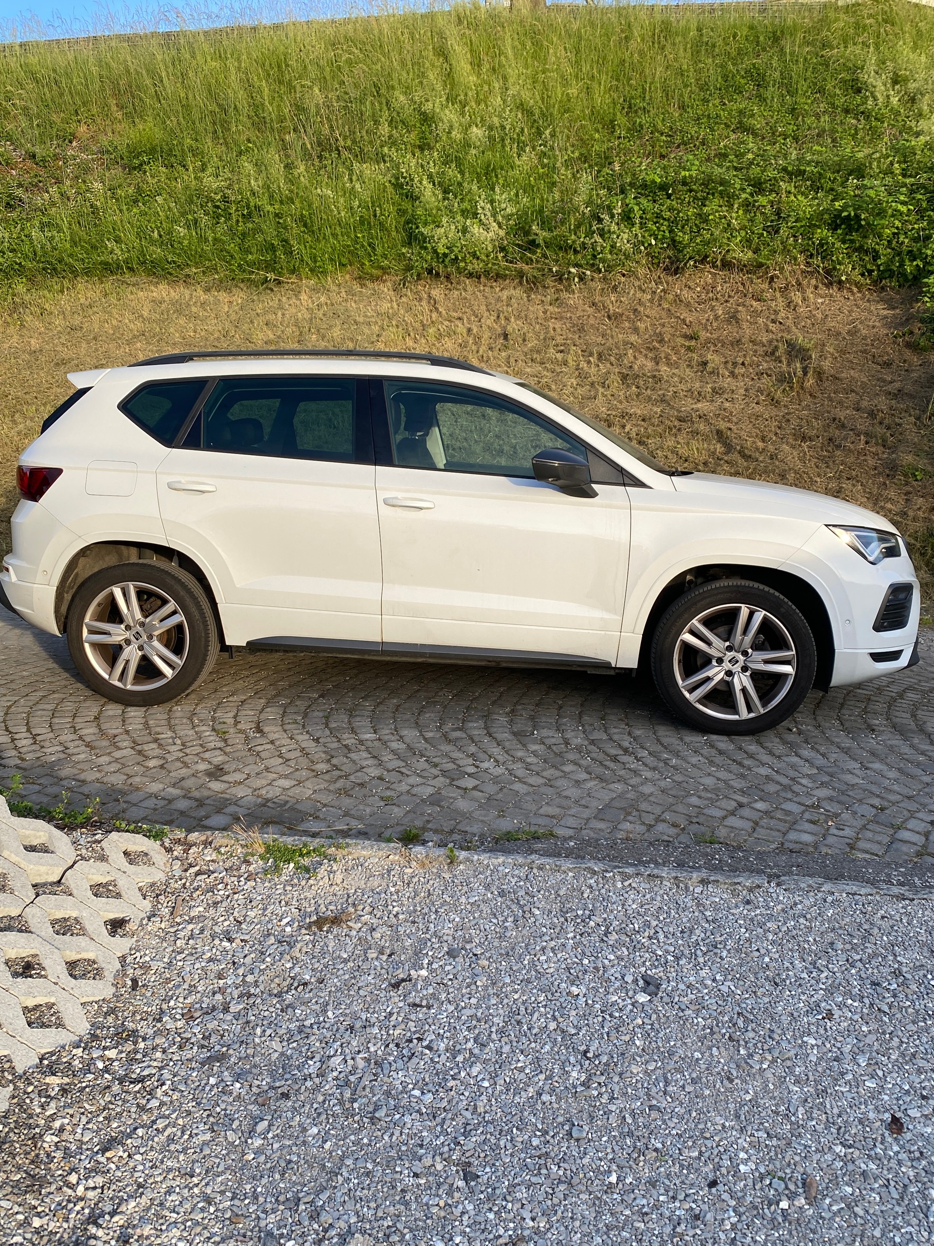 SEAT Ateca 1.5 TSI EVO DSG FR-image-1