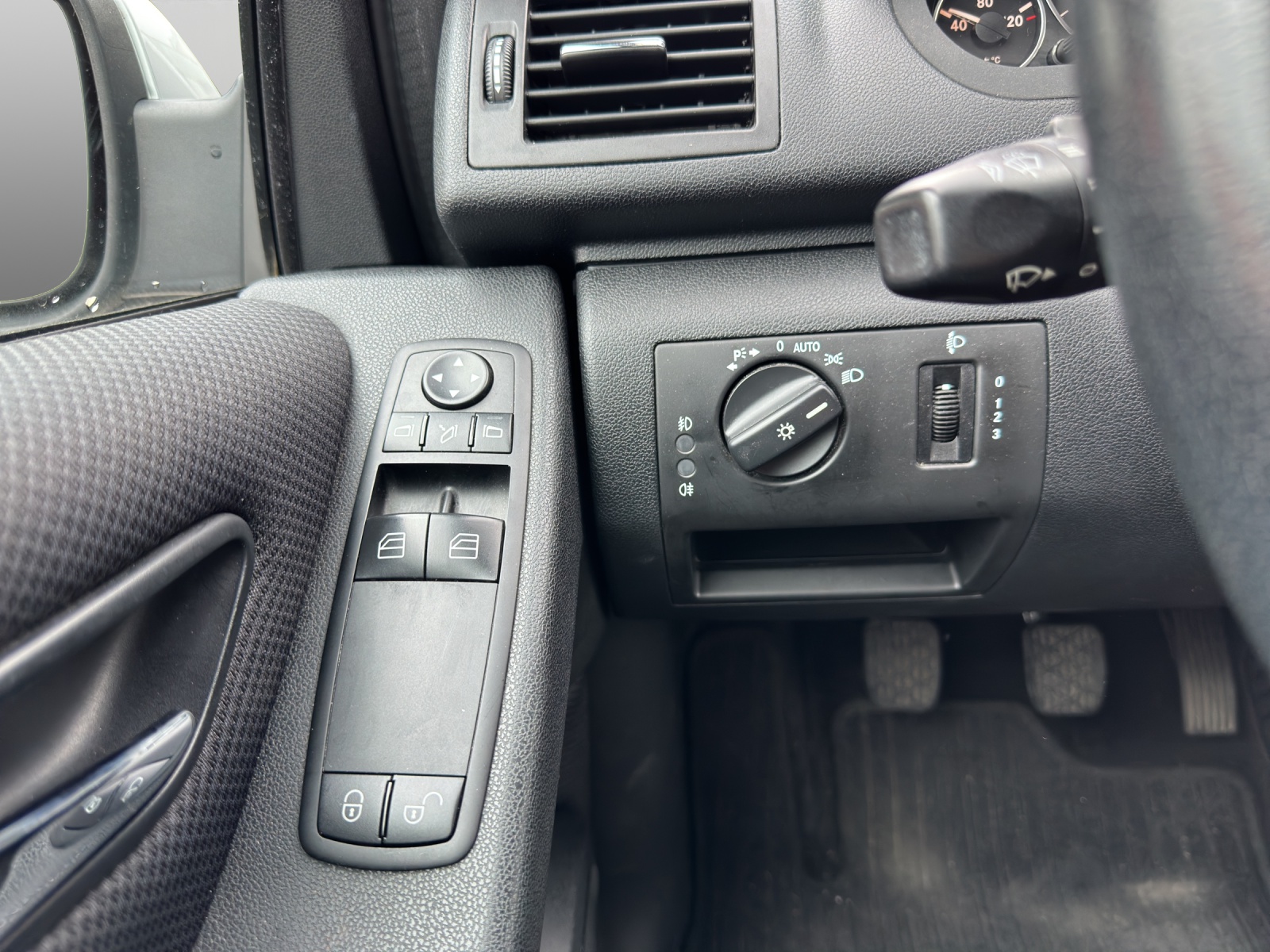 MERCEDES-BENZ A 180 (170) BlueEfficiency Classic-image-13
