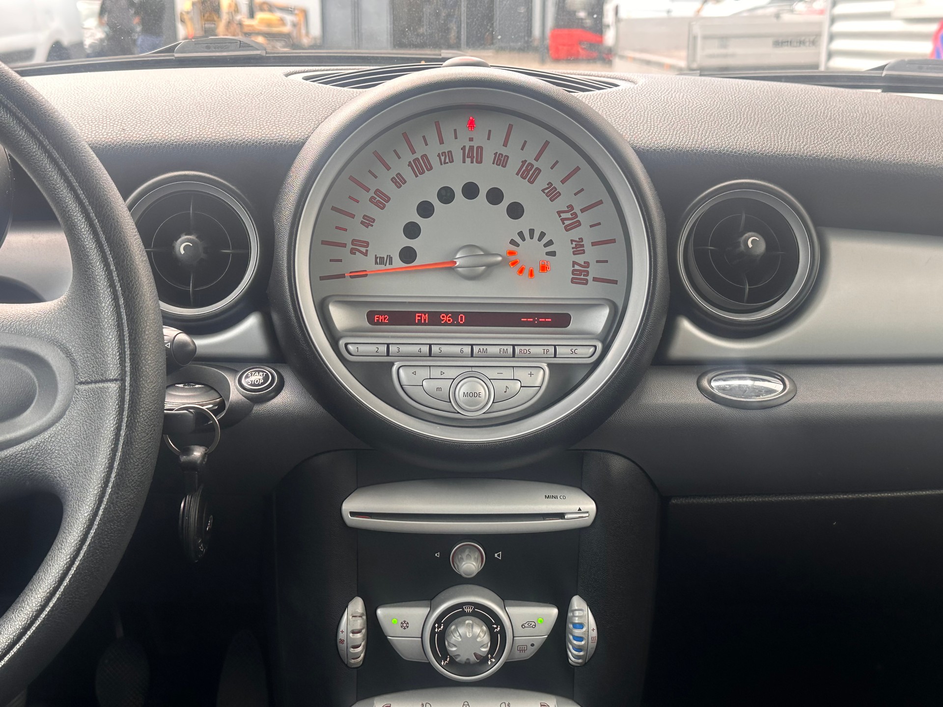 MINI Cooper One *6 Gang Schaltung*-image-13