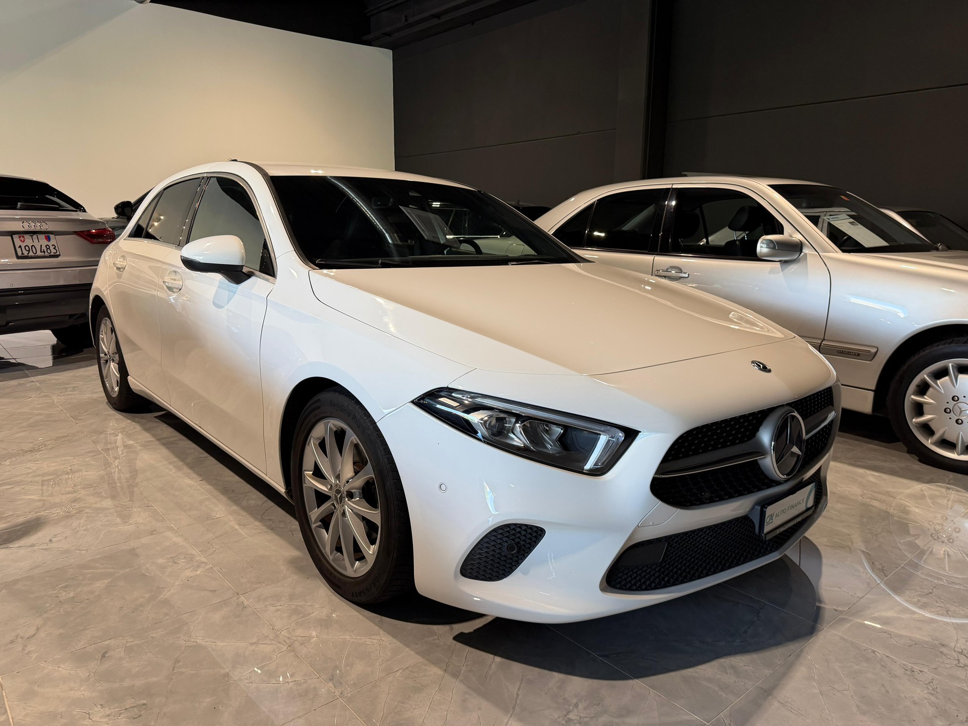 MERCEDES-BENZ A 180 d Style 7G-DCT-image-2