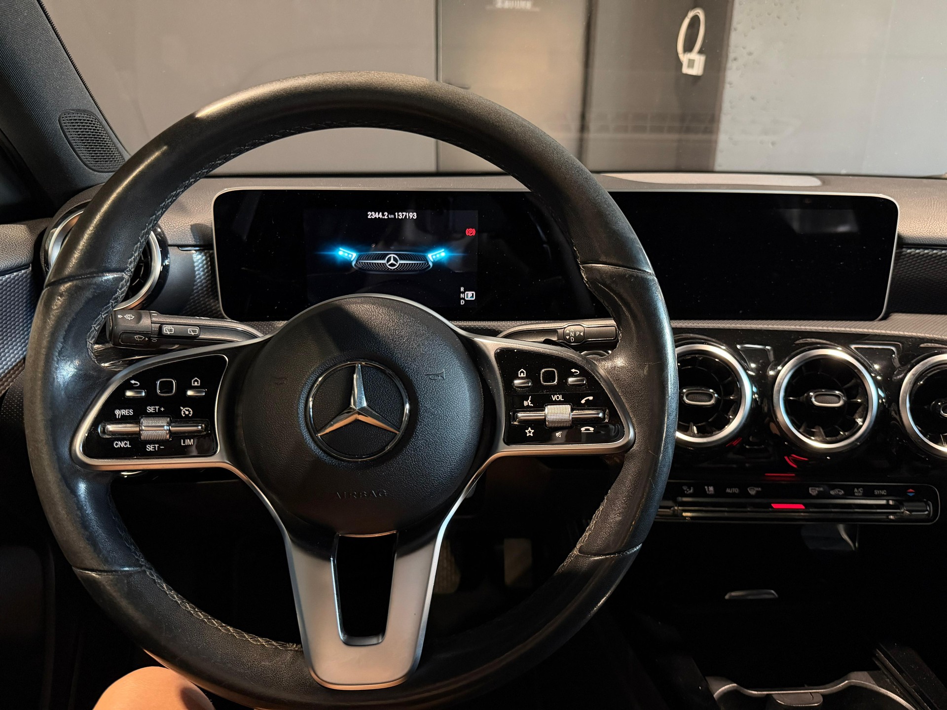 MERCEDES-BENZ A 180 d Style 7G-DCT-image-6