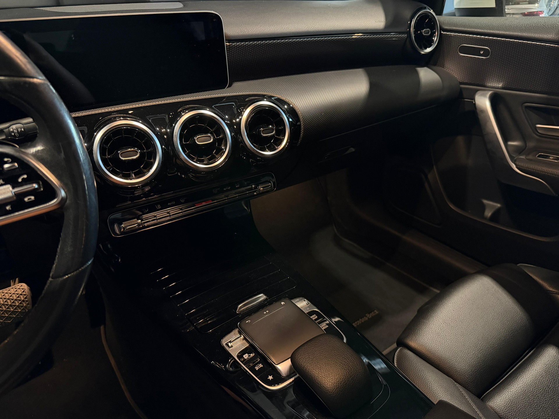 MERCEDES-BENZ A 180 d Style 7G-DCT-image-7