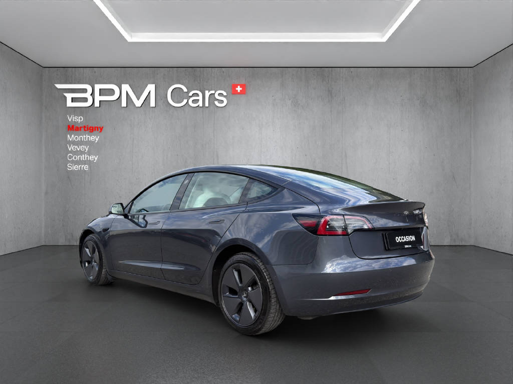 TESLA Model 3 Standart Range Plus-image-1