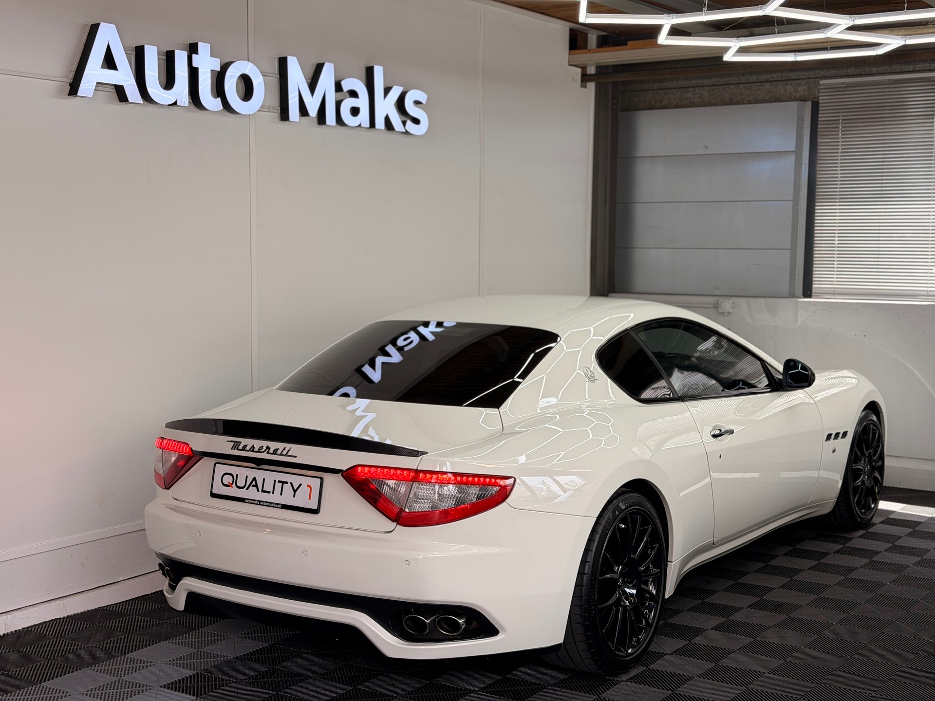MASERATI GranTurismo S Automatica-showroom-element-1