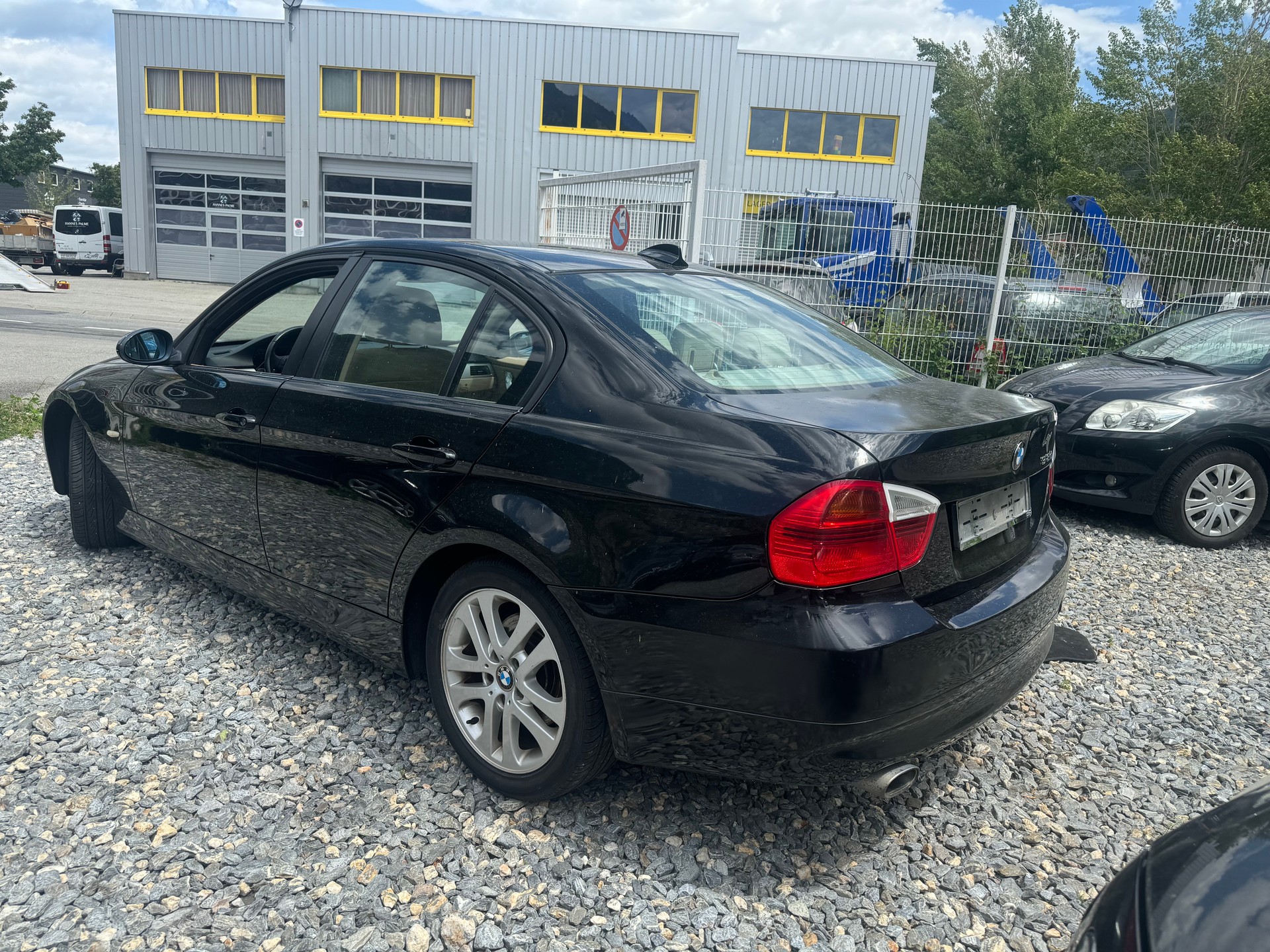 BMW 318d-image-8
