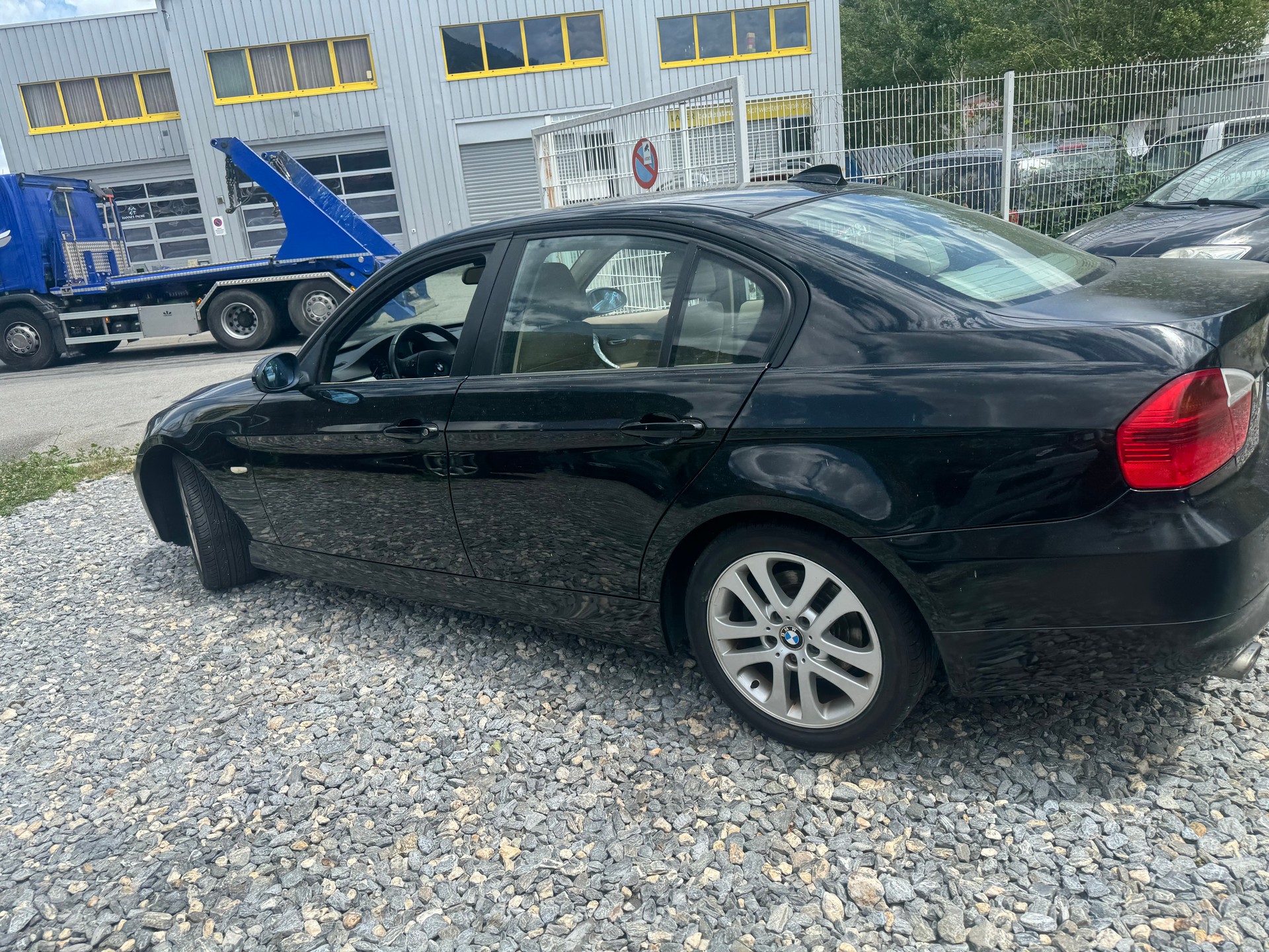 BMW 318d-image-6