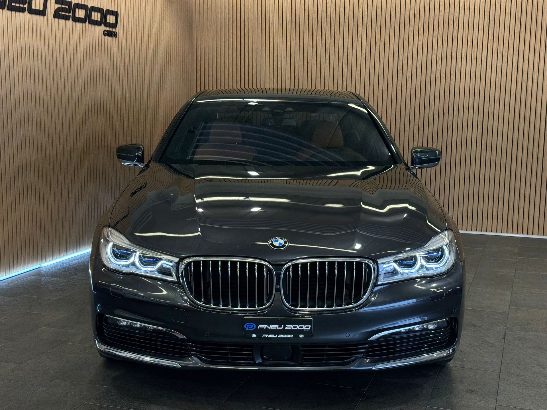 BMW 750i xDrive Steptronic M Sportpaket Individual-image-4