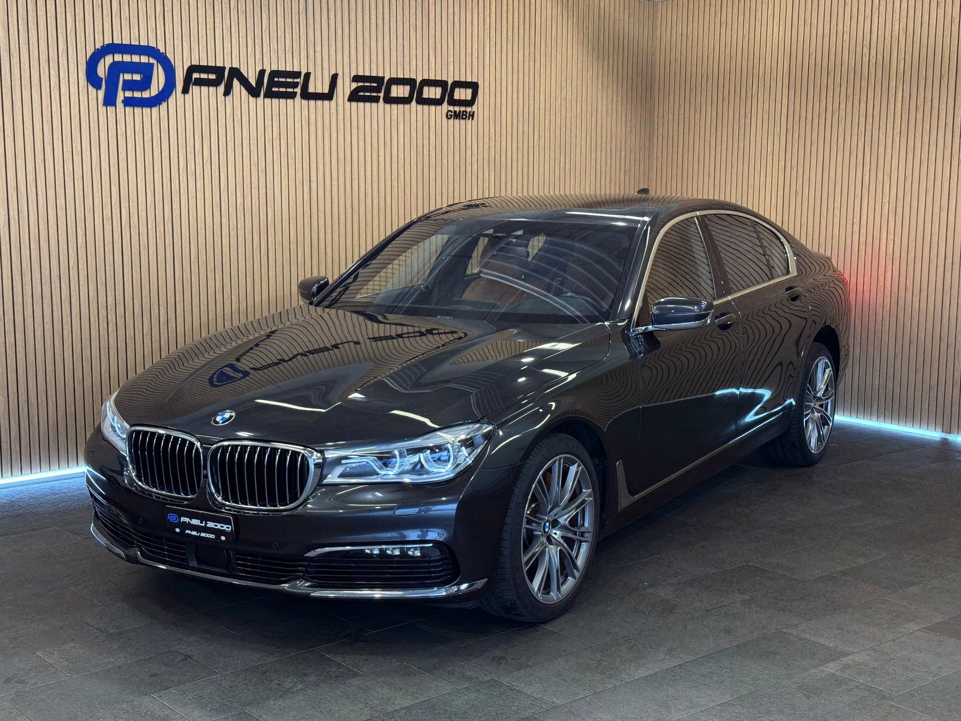 BMW 750i xDrive Steptronic M Sportpaket Individual-showroom-element-1