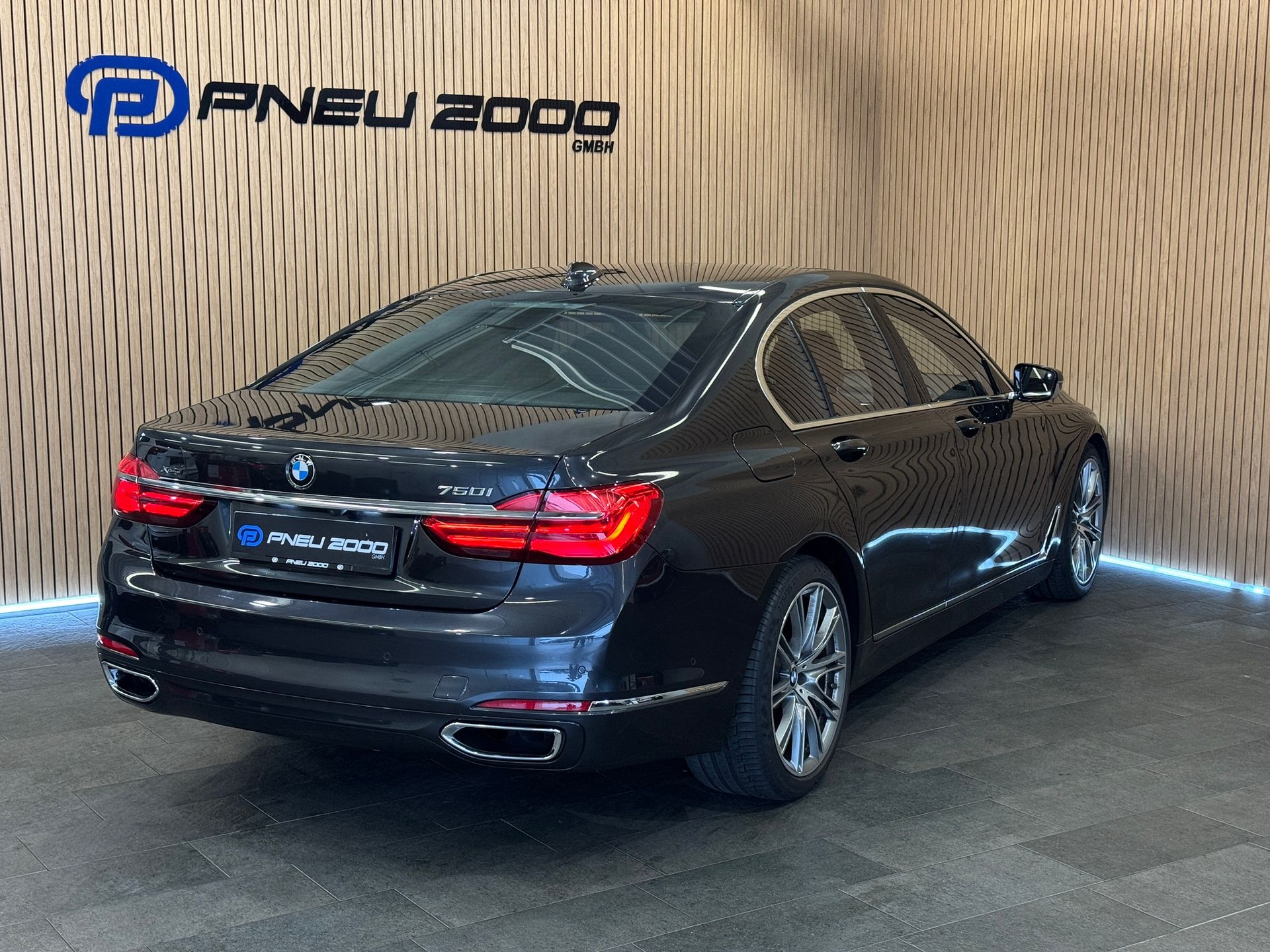 BMW 750i xDrive Steptronic M Sportpaket Individual-image-8