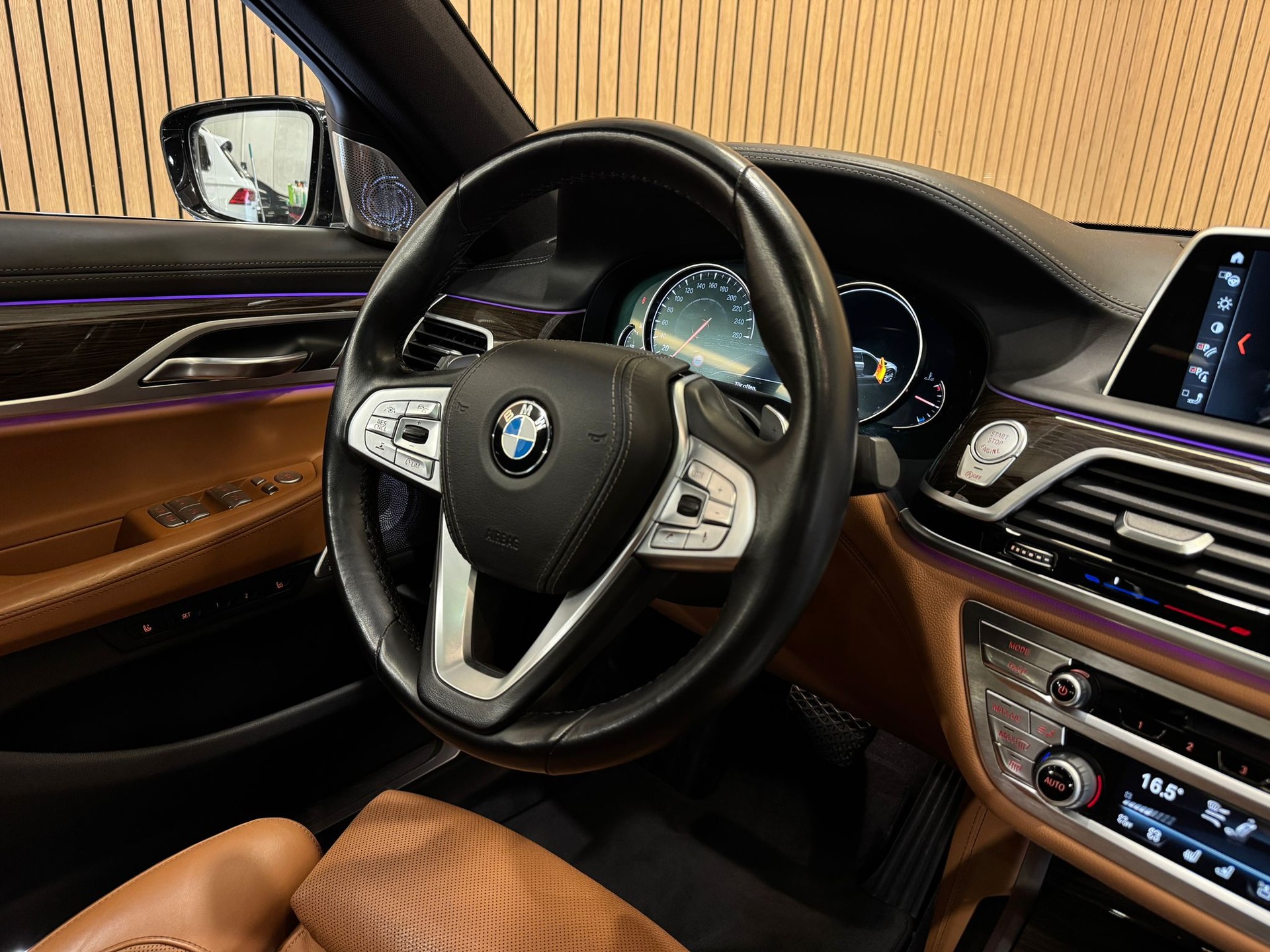 BMW 750i xDrive Steptronic M Sportpaket Individual-image-11