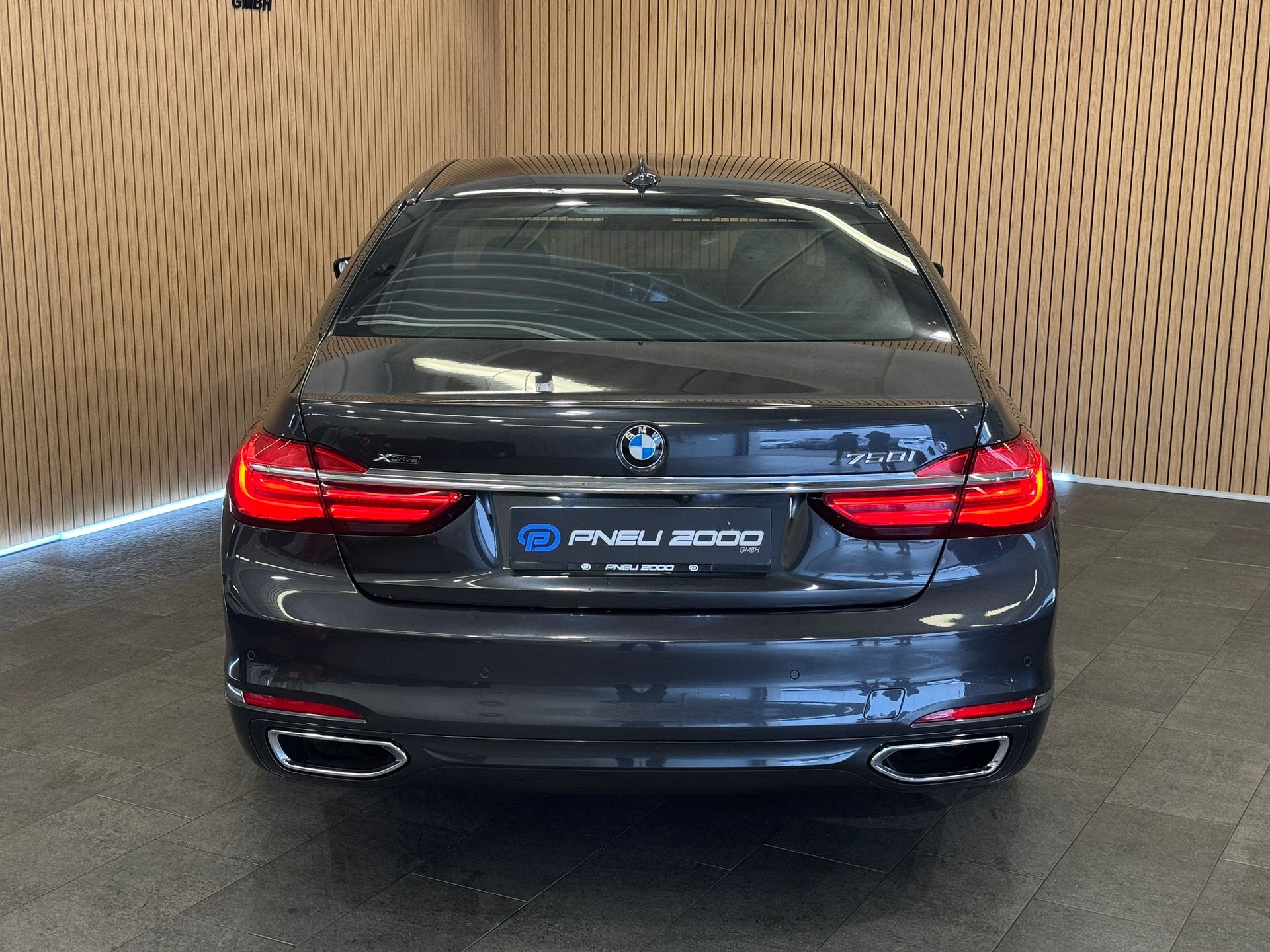 BMW 750i xDrive Steptronic M Sportpaket Individual-image-9