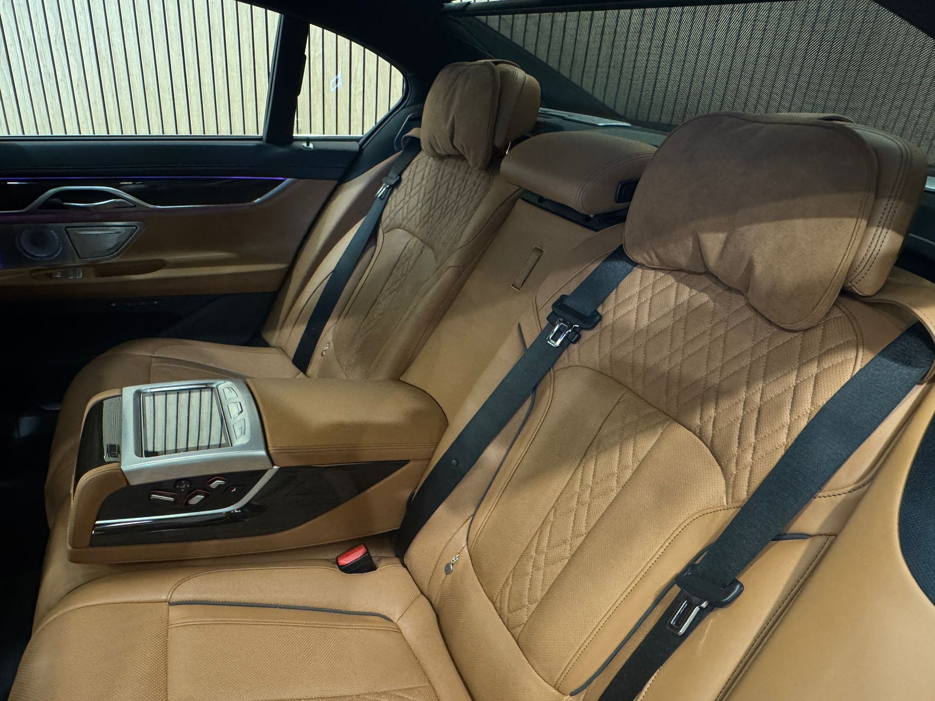 BMW 750i xDrive Steptronic M Sportpaket Individual-image-26