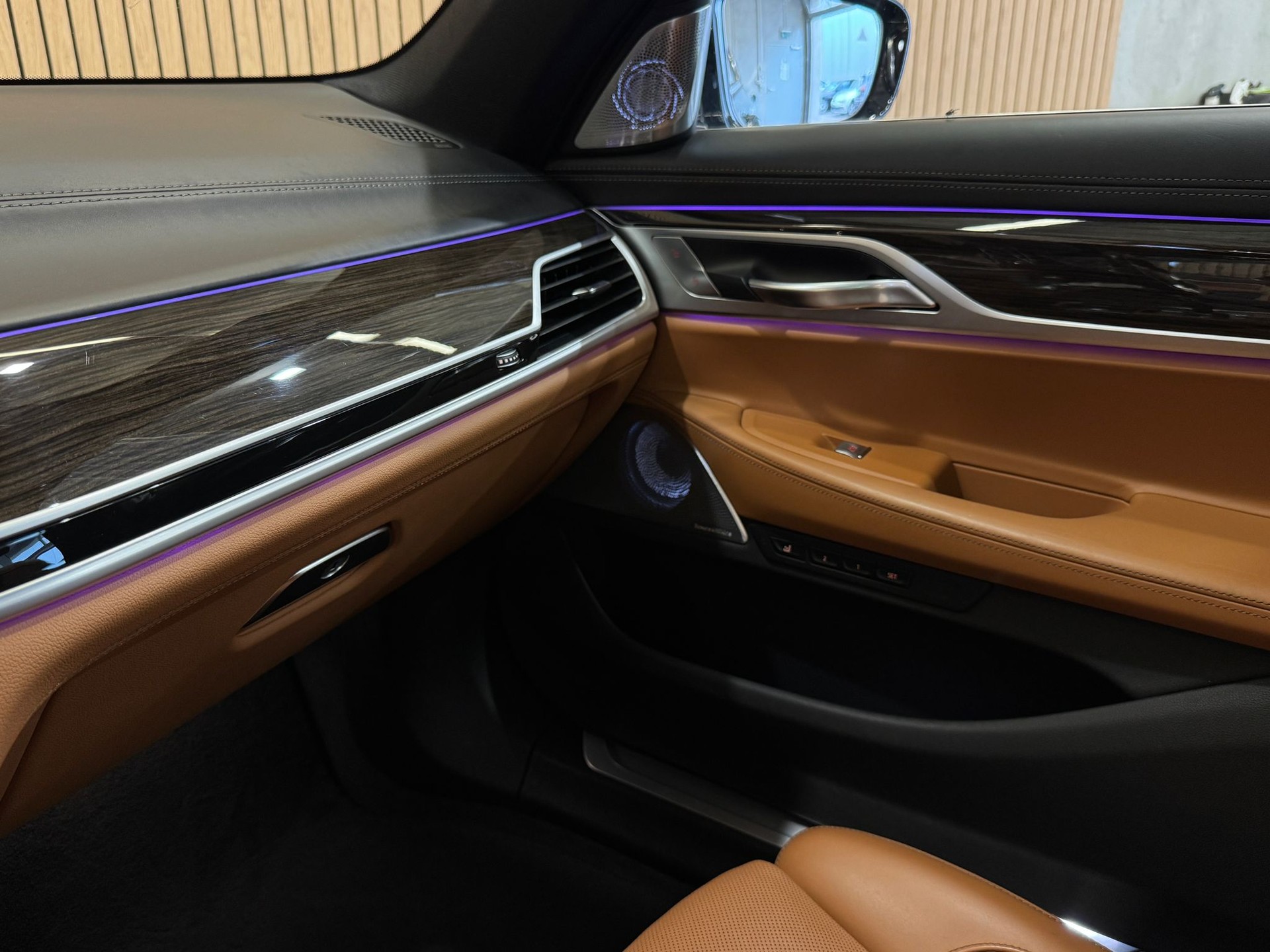 BMW 750i xDrive Steptronic M Sportpaket Individual-image-24