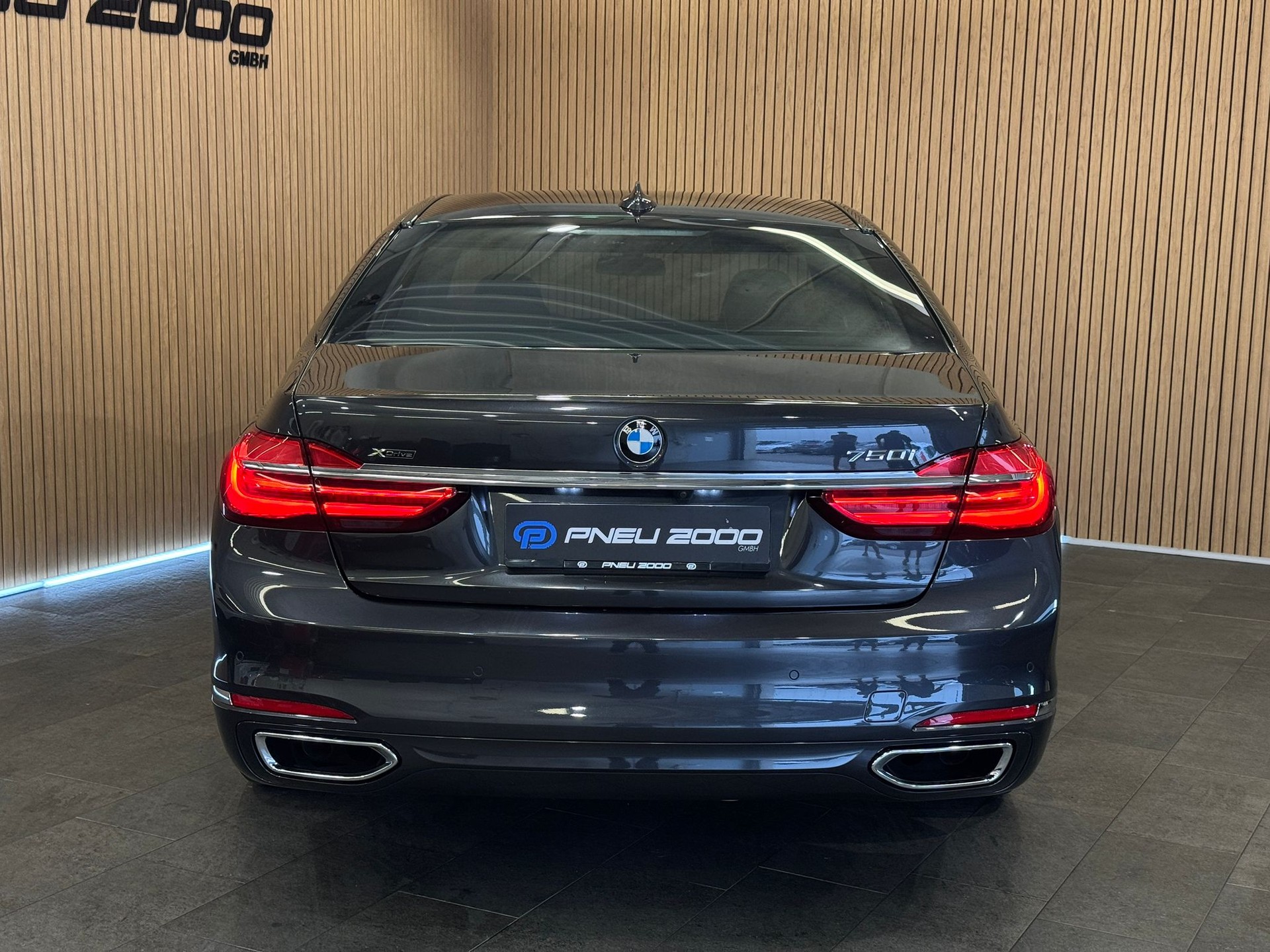 BMW 750i xDrive Steptronic M Sportpaket Individual-image-7
