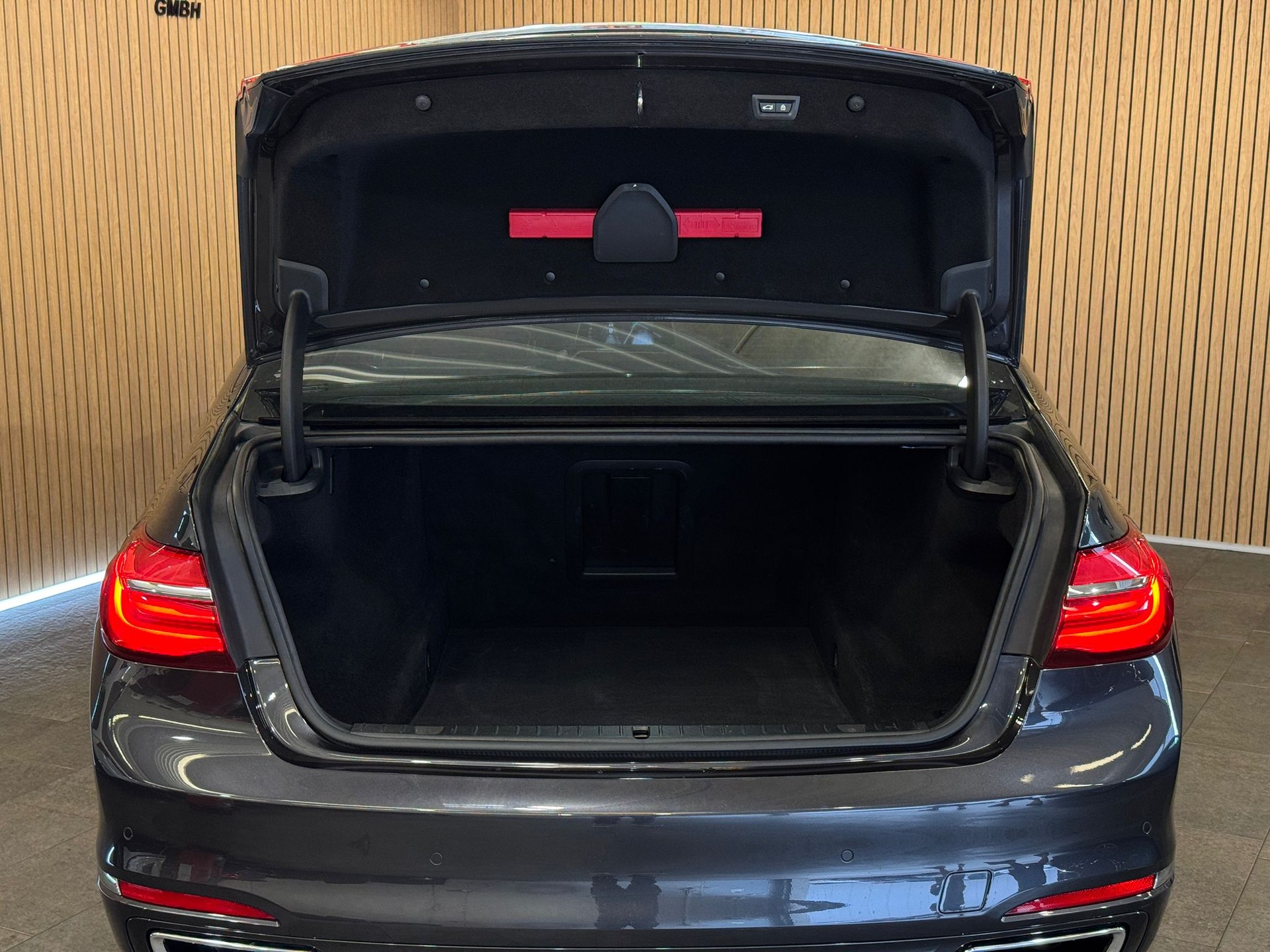 BMW 750i xDrive Steptronic M Sportpaket Individual-image-6