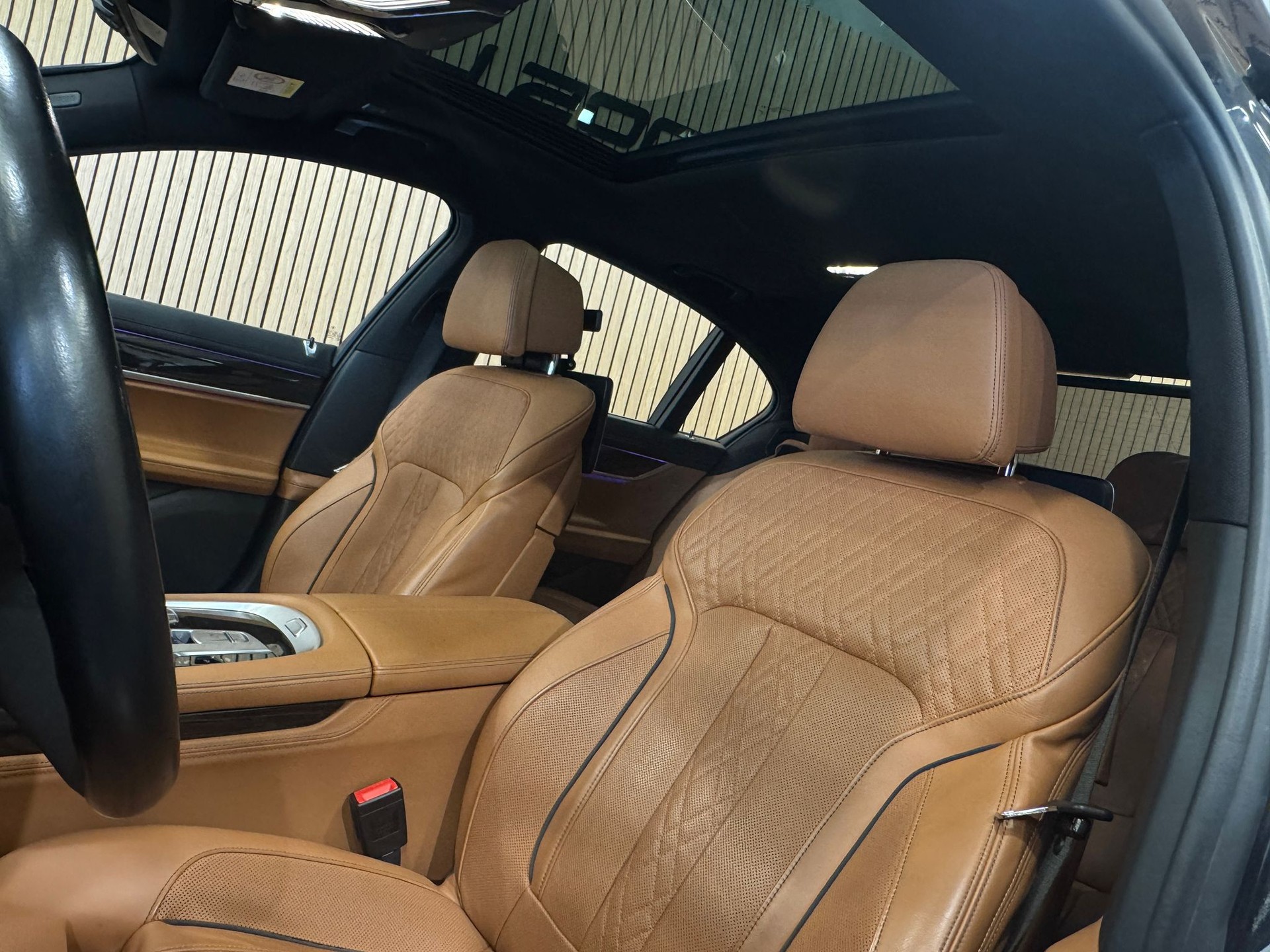 BMW 750i xDrive Steptronic M Sportpaket Individual-image-25