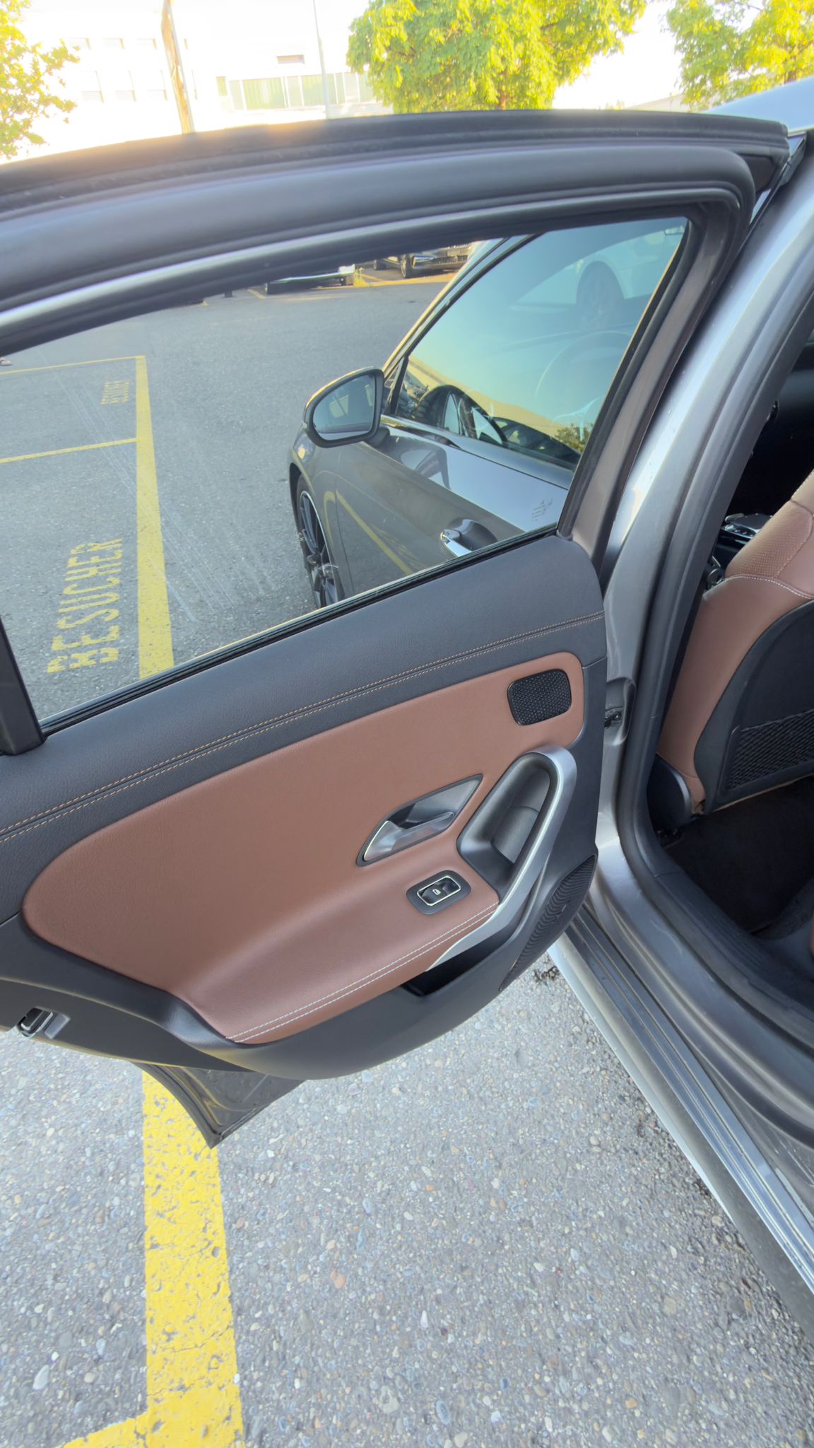 MERCEDES-BENZ A 200 AMG Line 7G-DCT-image-9
