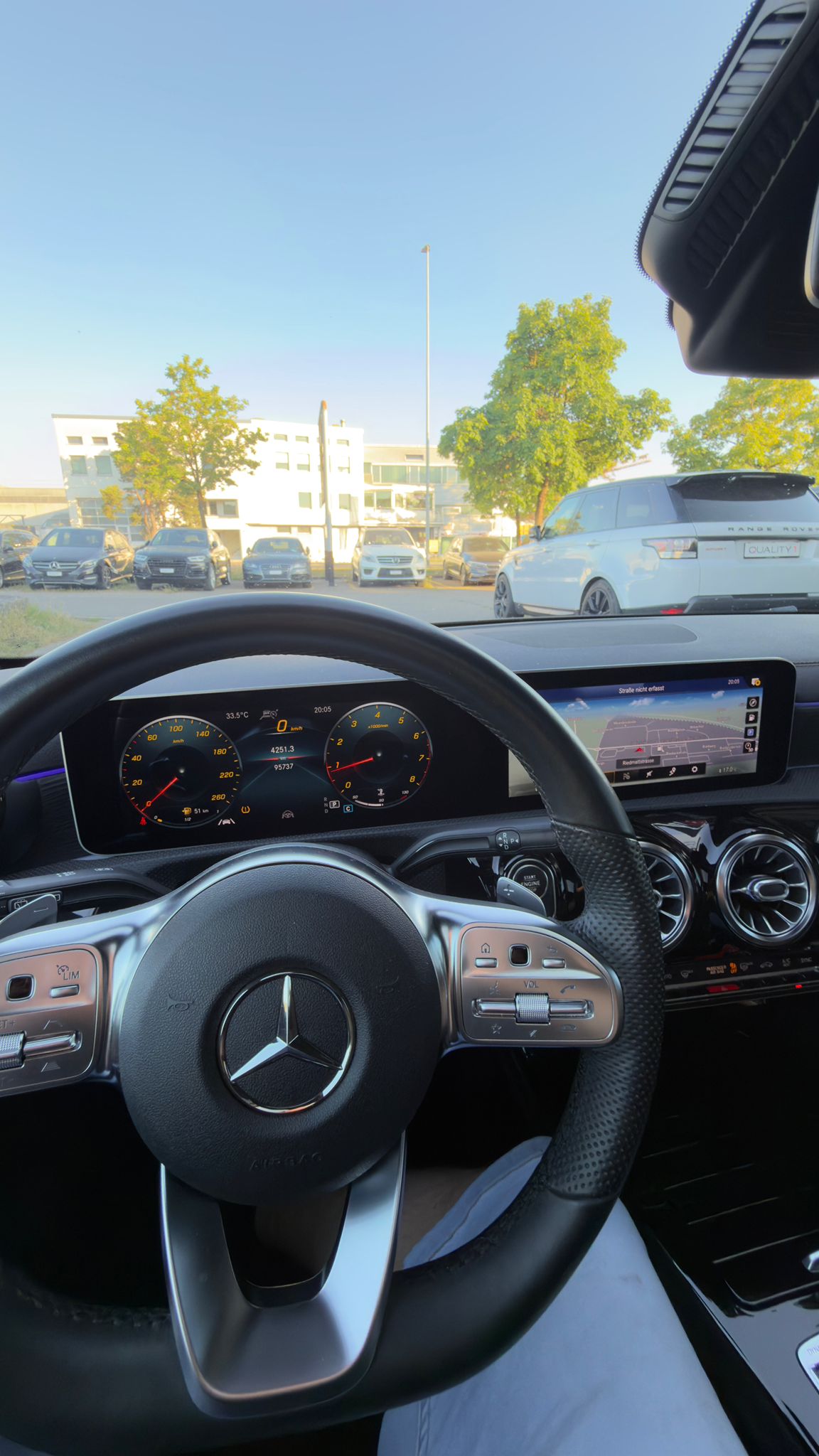 MERCEDES-BENZ A 200 AMG Line 7G-DCT-image-13