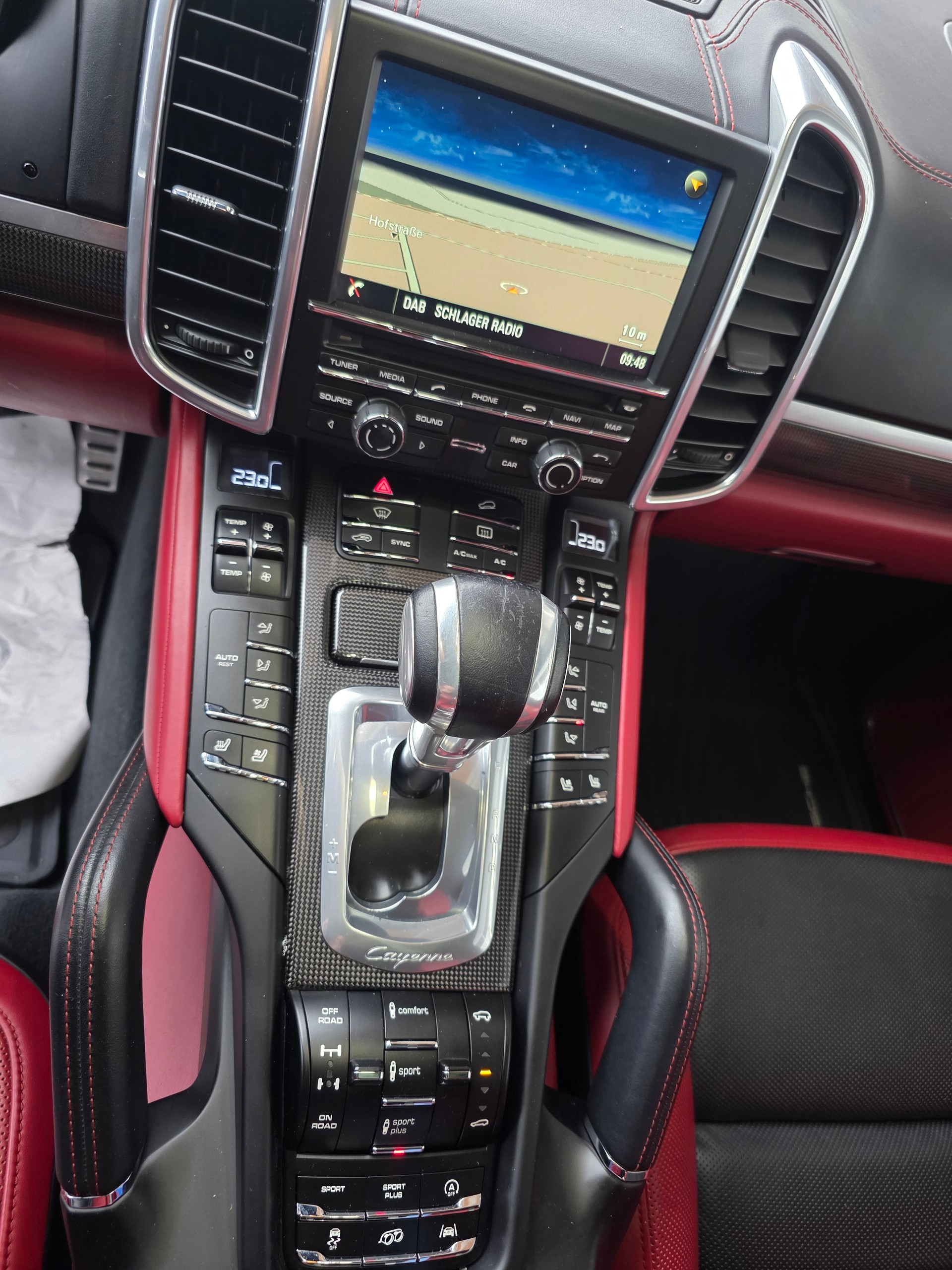 PORSCHE Cayenne Turbo S-image-10