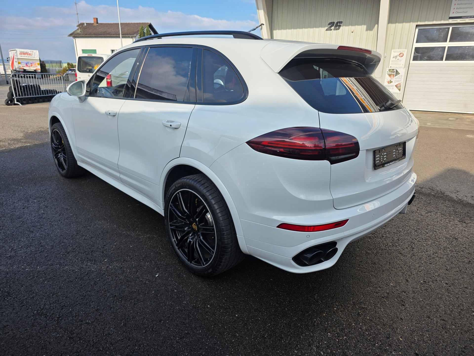 PORSCHE Cayenne Turbo S-image-7