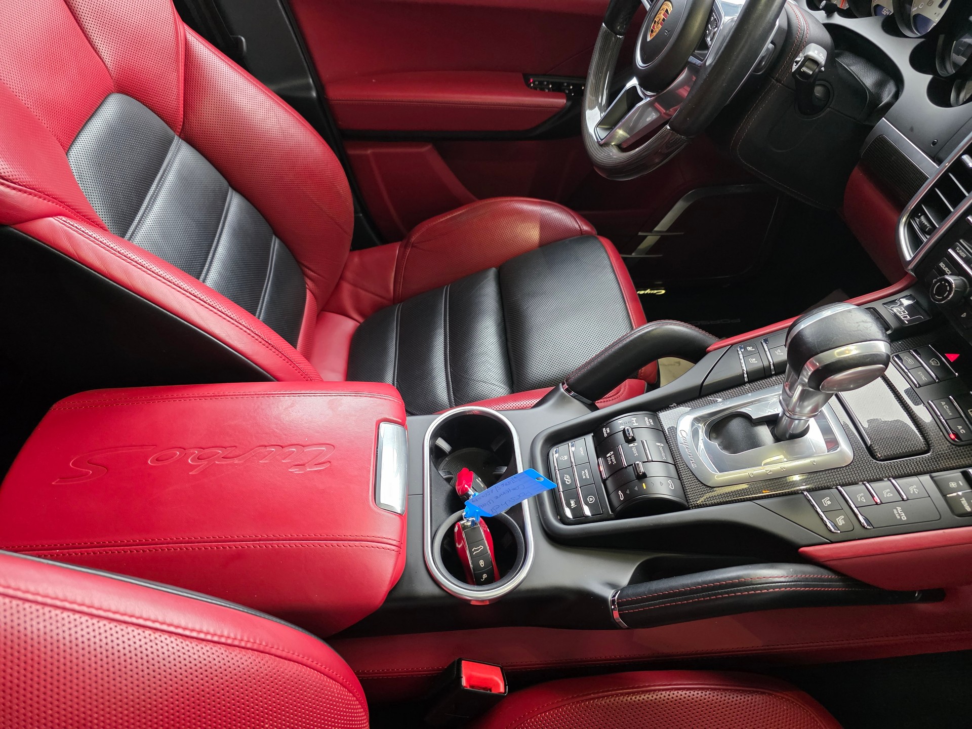 PORSCHE Cayenne Turbo S-image-15