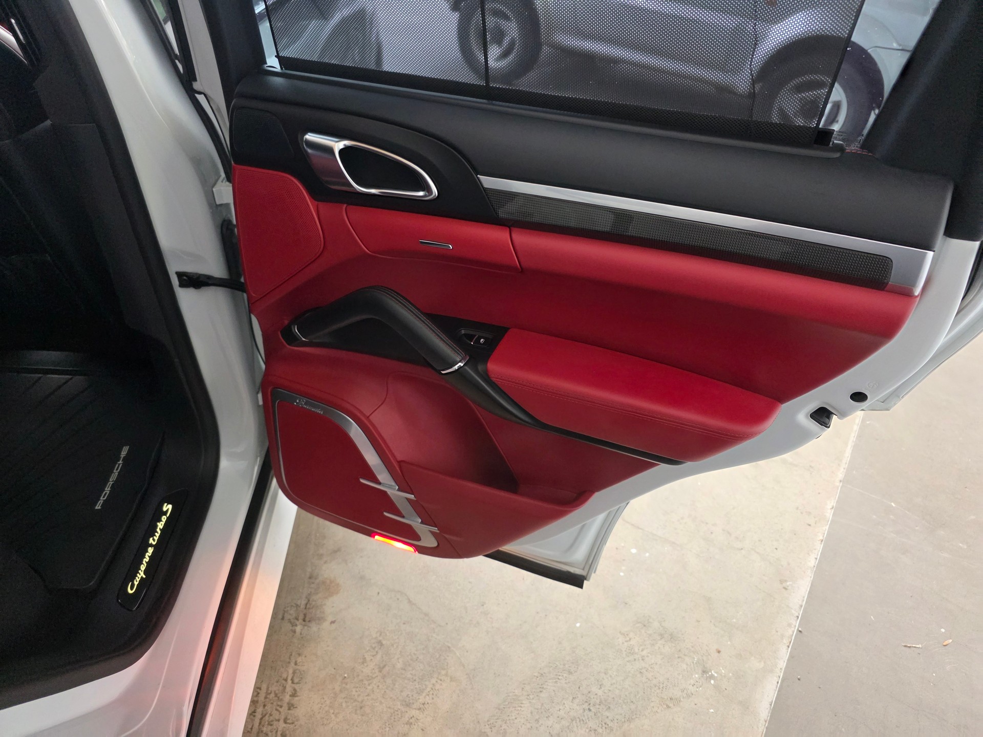 PORSCHE Cayenne Turbo S-image-14