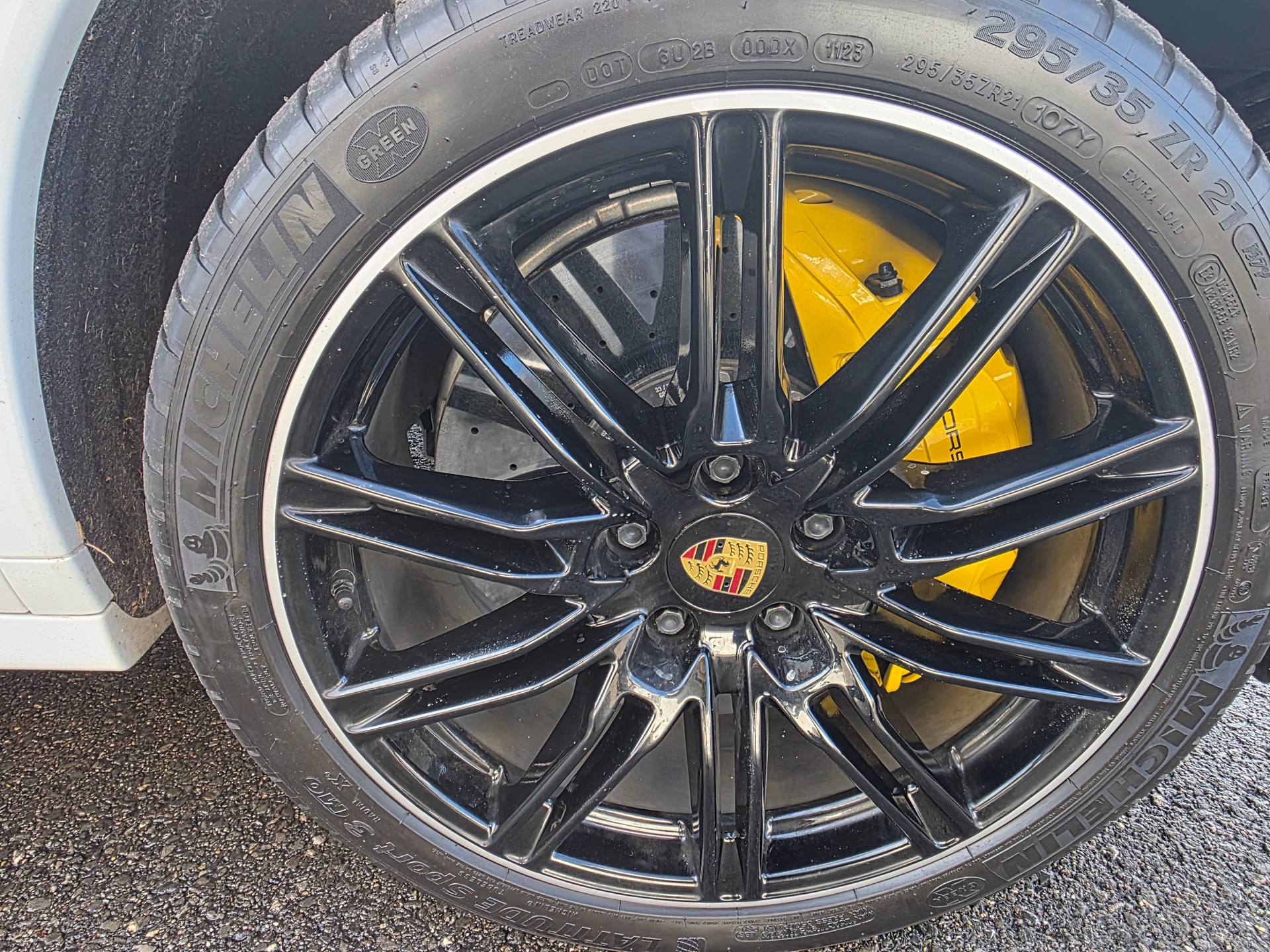PORSCHE Cayenne Turbo S-image-21